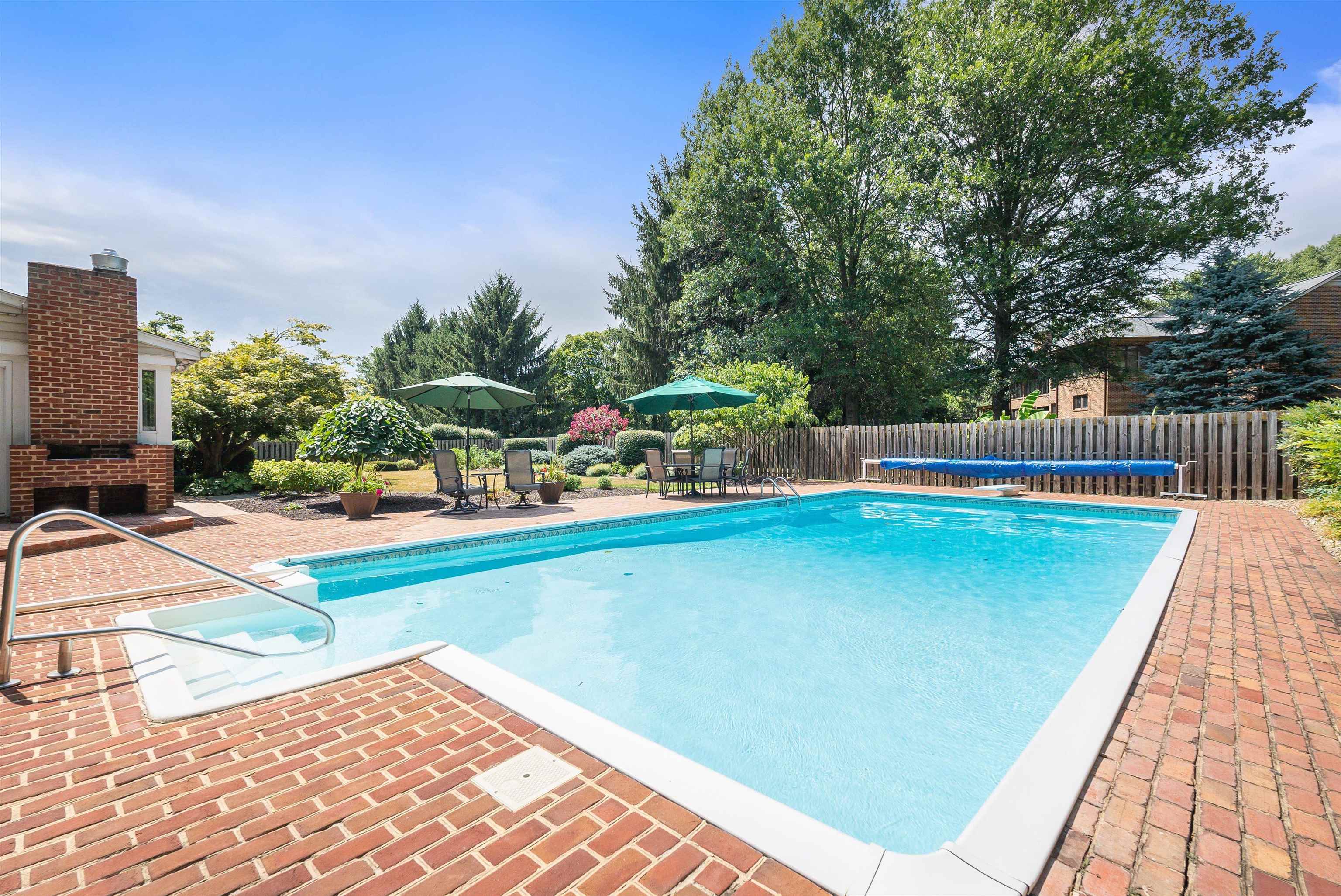 305 PELHAM DR