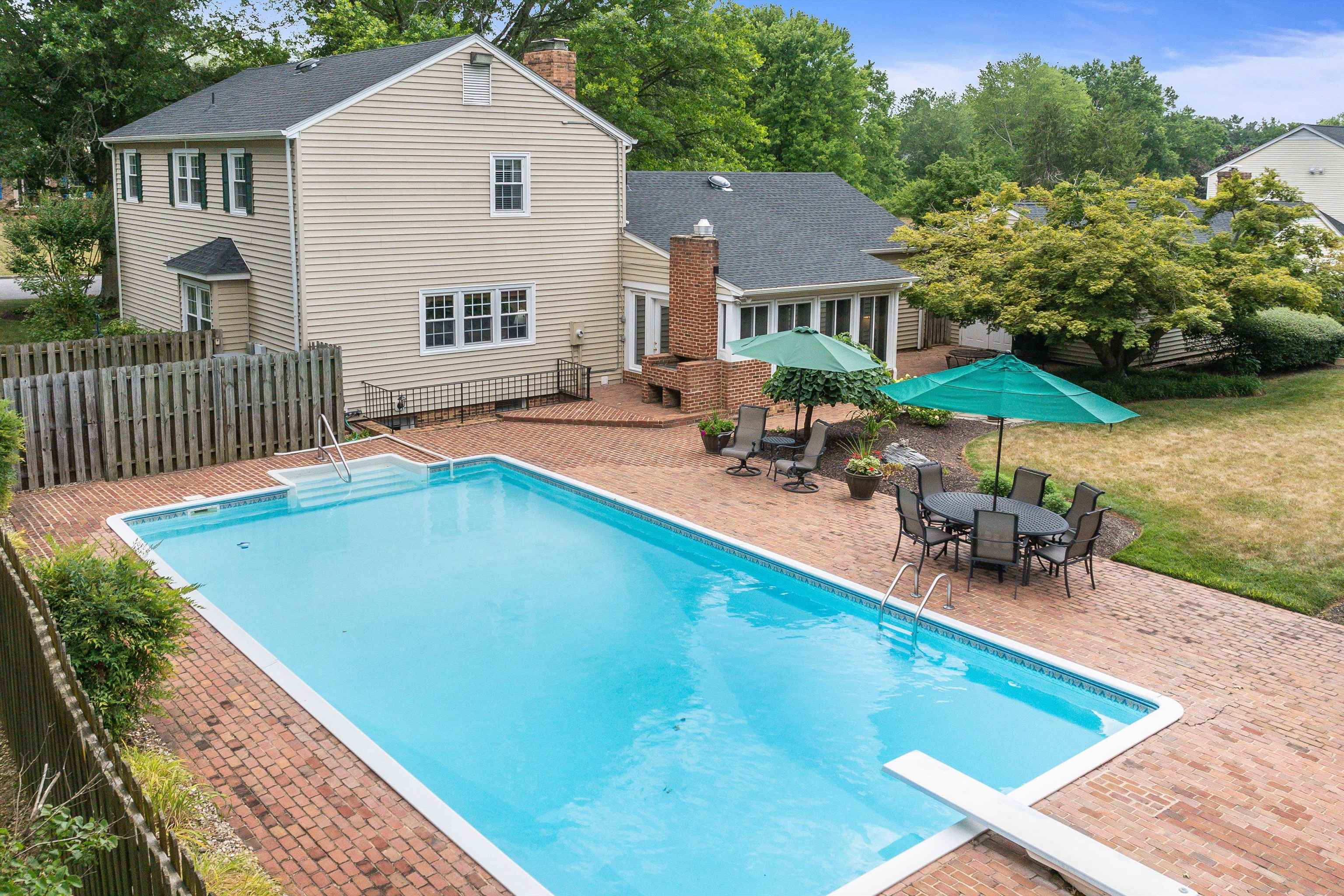 305 PELHAM DR