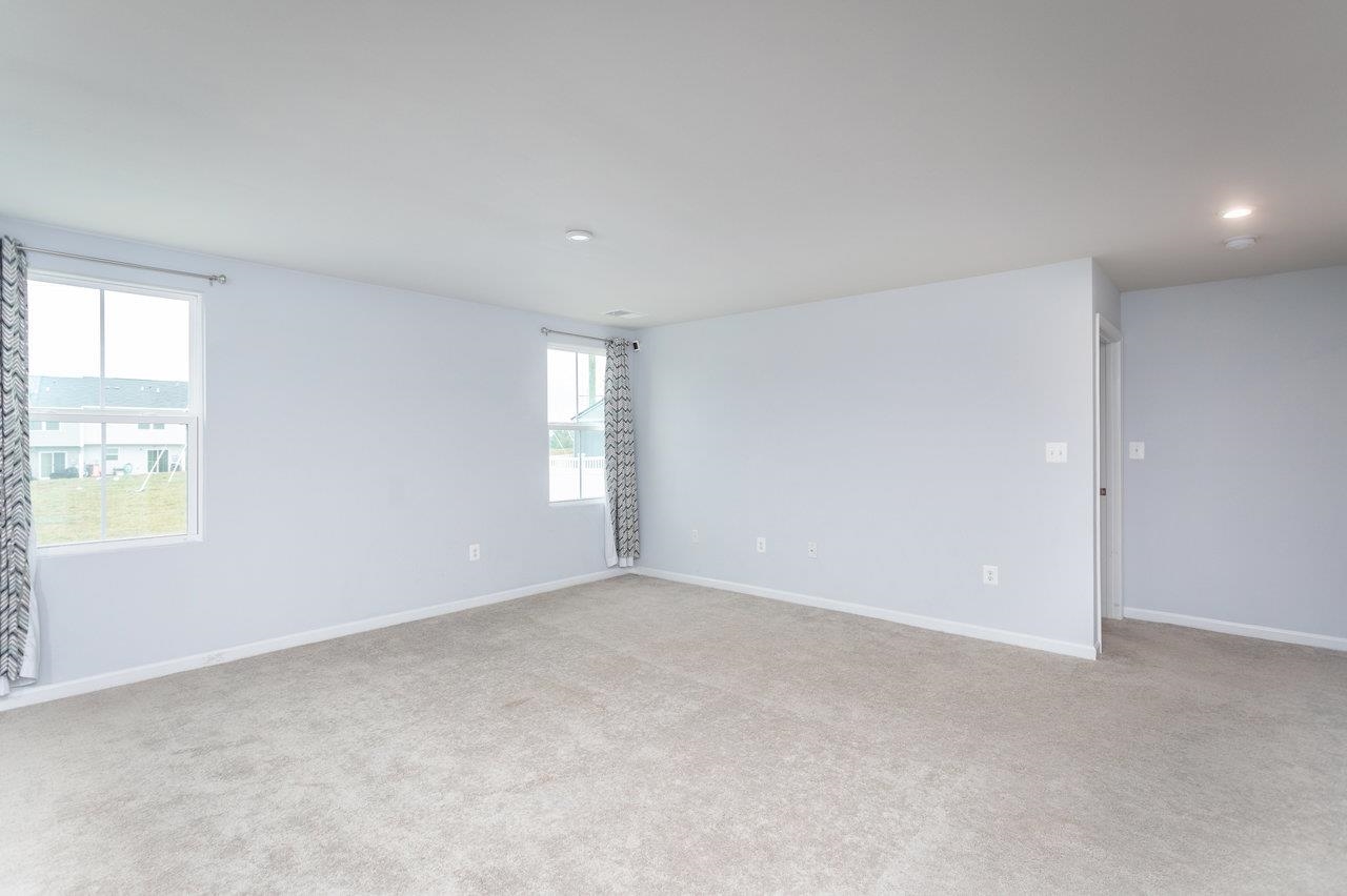 921 MACON AVE