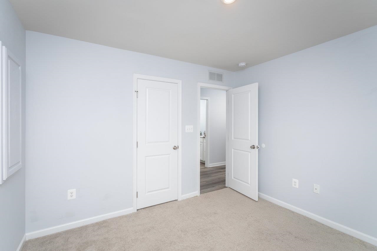 921 MACON AVE