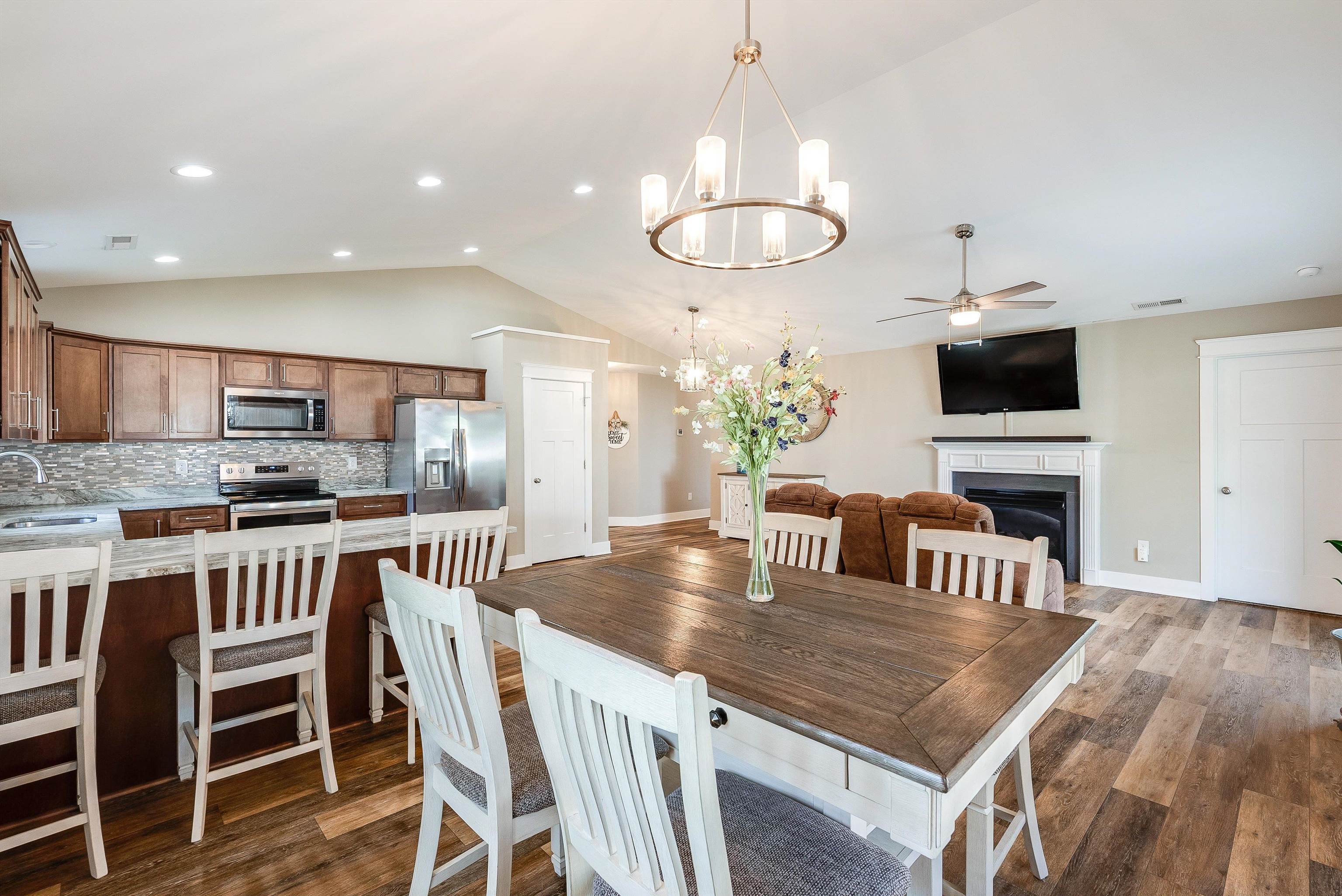 111 LINDBURGH DR