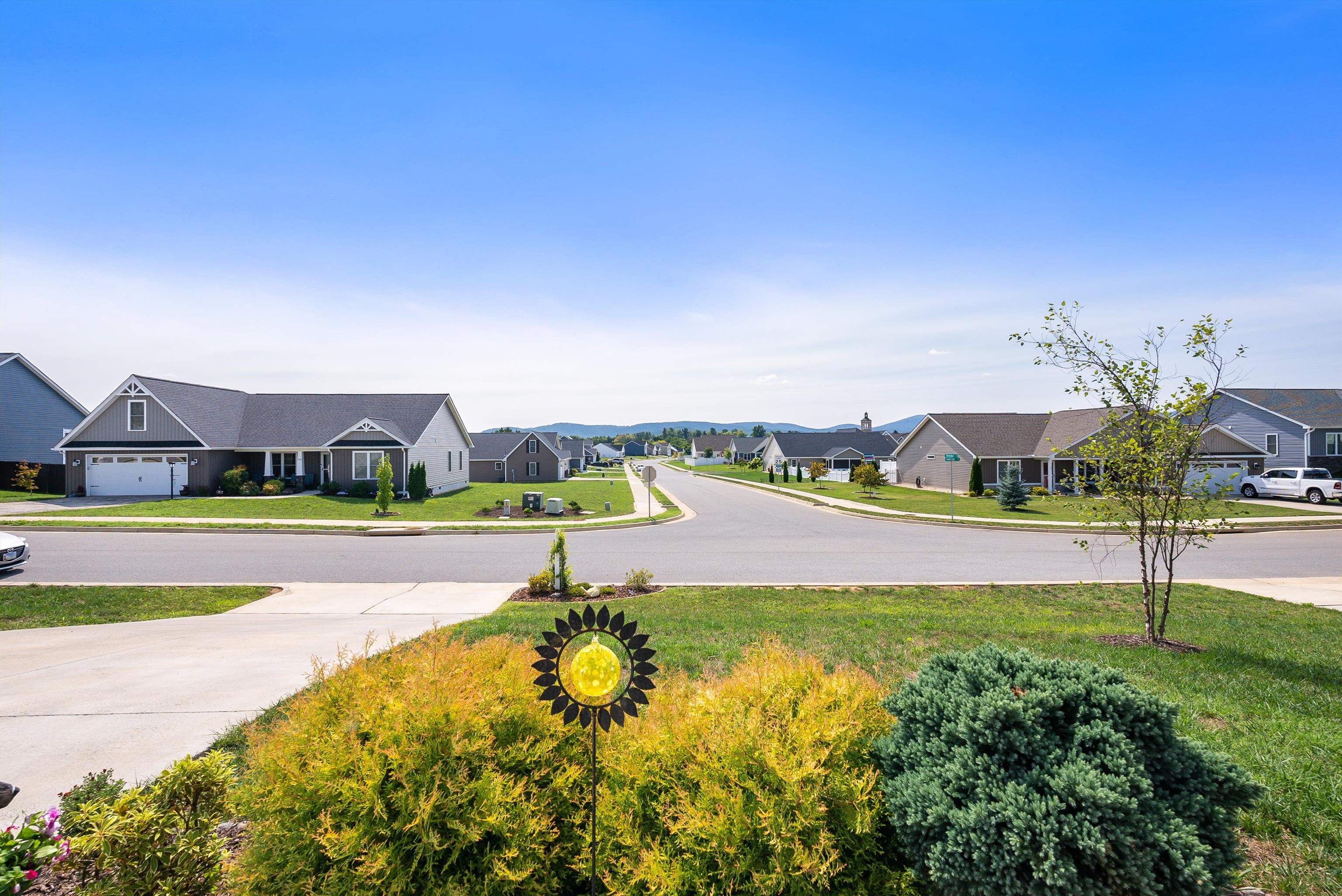 111 LINDBURGH DR
