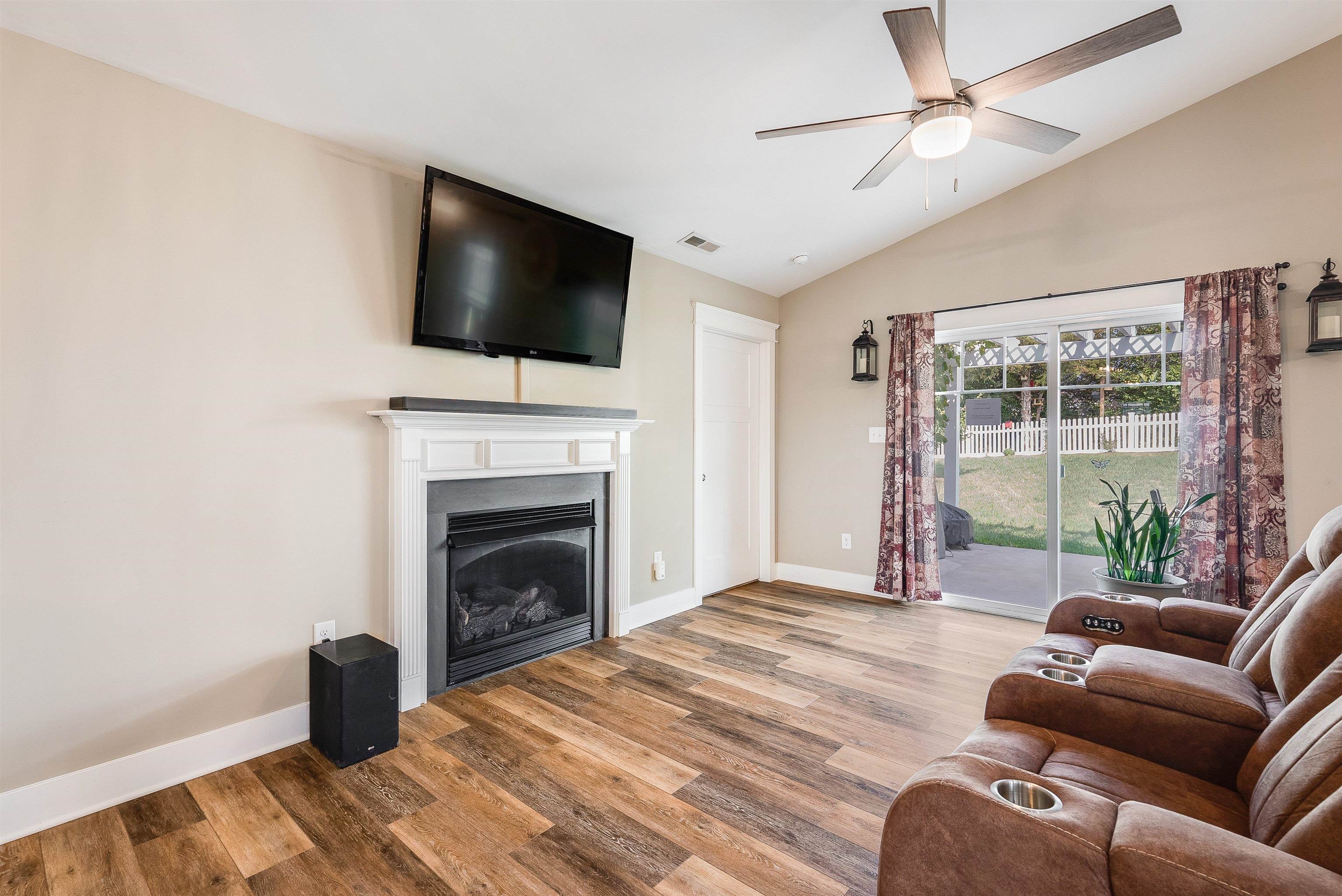111 LINDBURGH DR