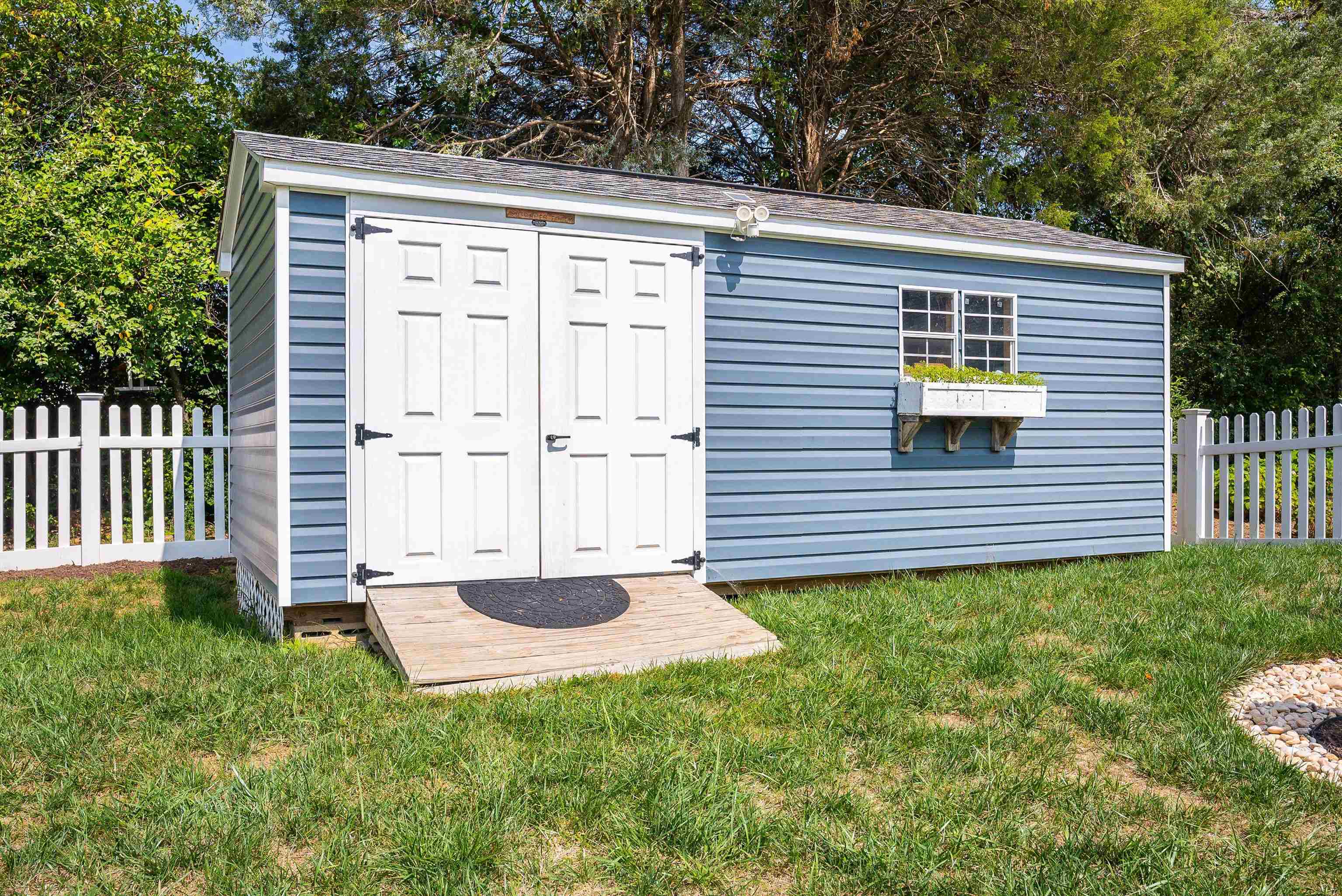 111 LINDBURGH DR