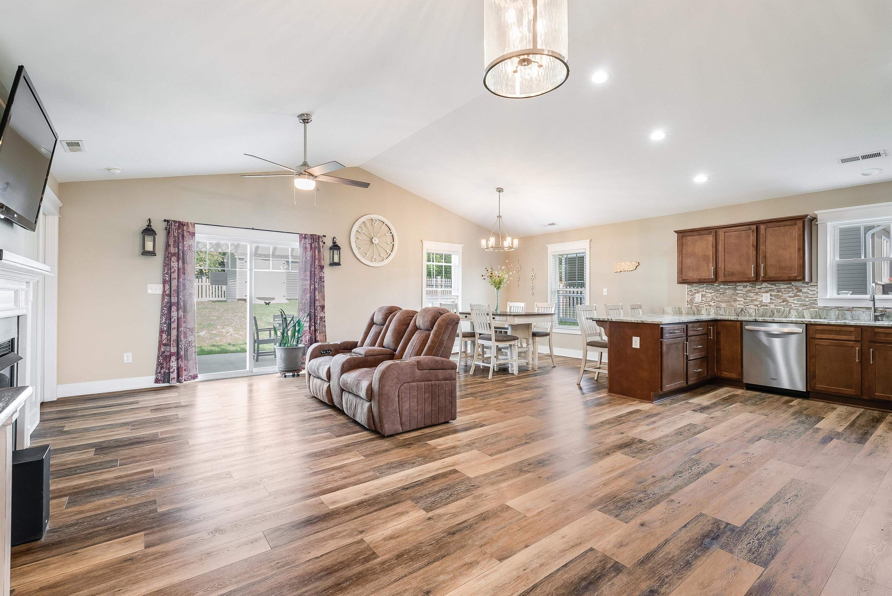 111 LINDBURGH DR