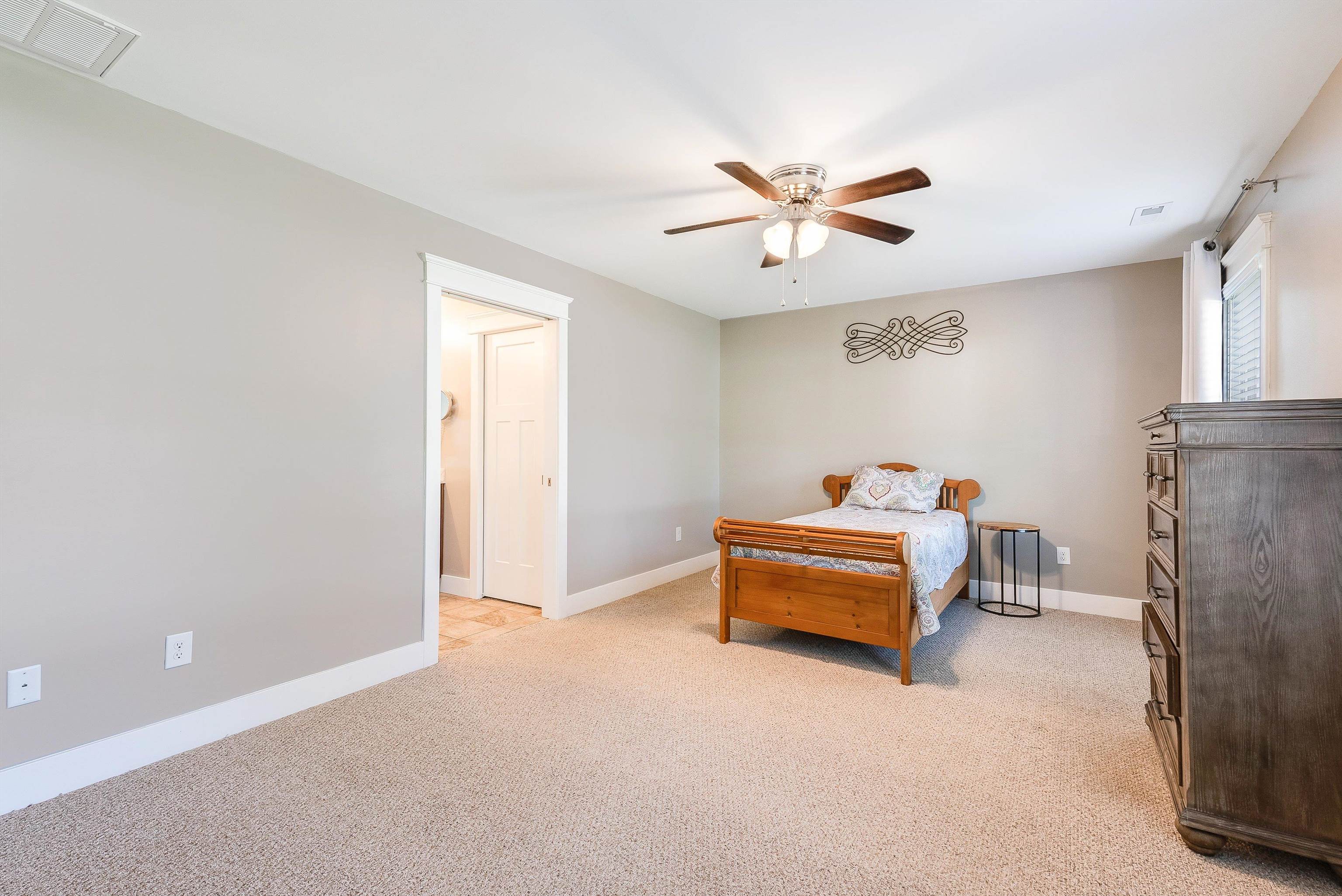 111 LINDBURGH DR