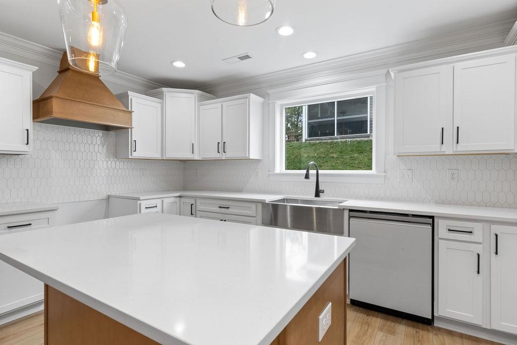 153 LINDBURGH DR