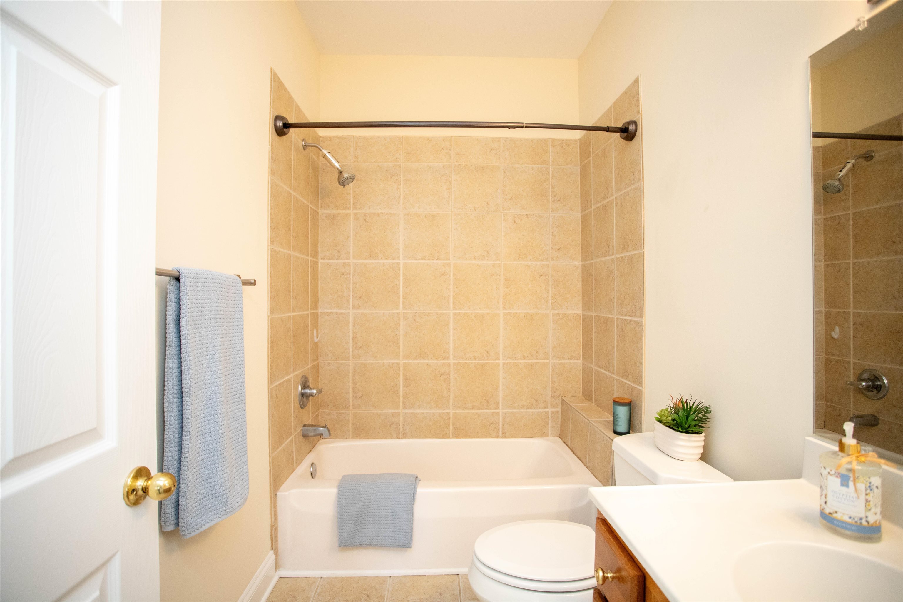 33 WINDGATE CIR Unit: 201