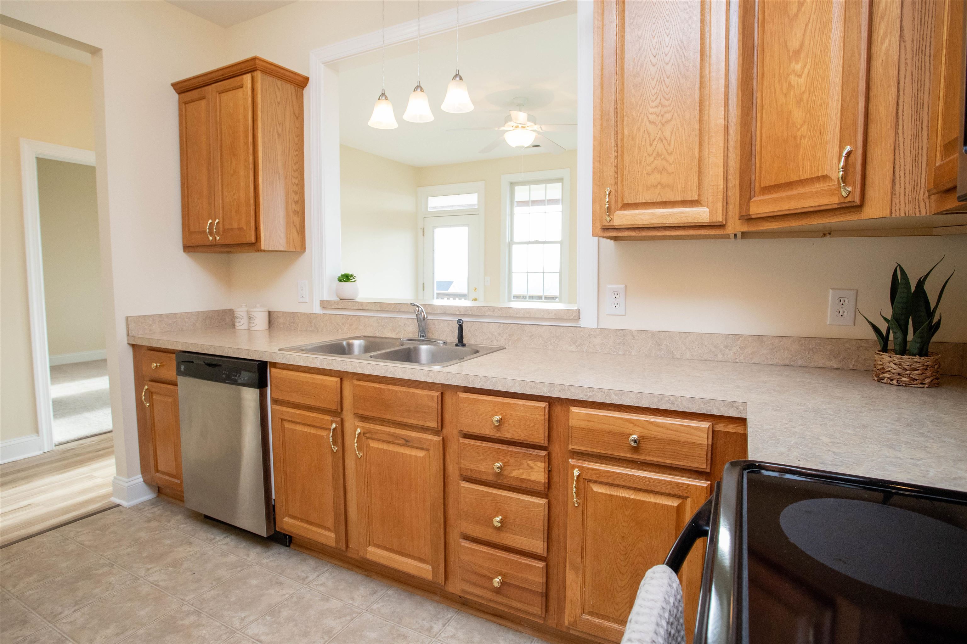 33 WINDGATE CIR Unit: 201