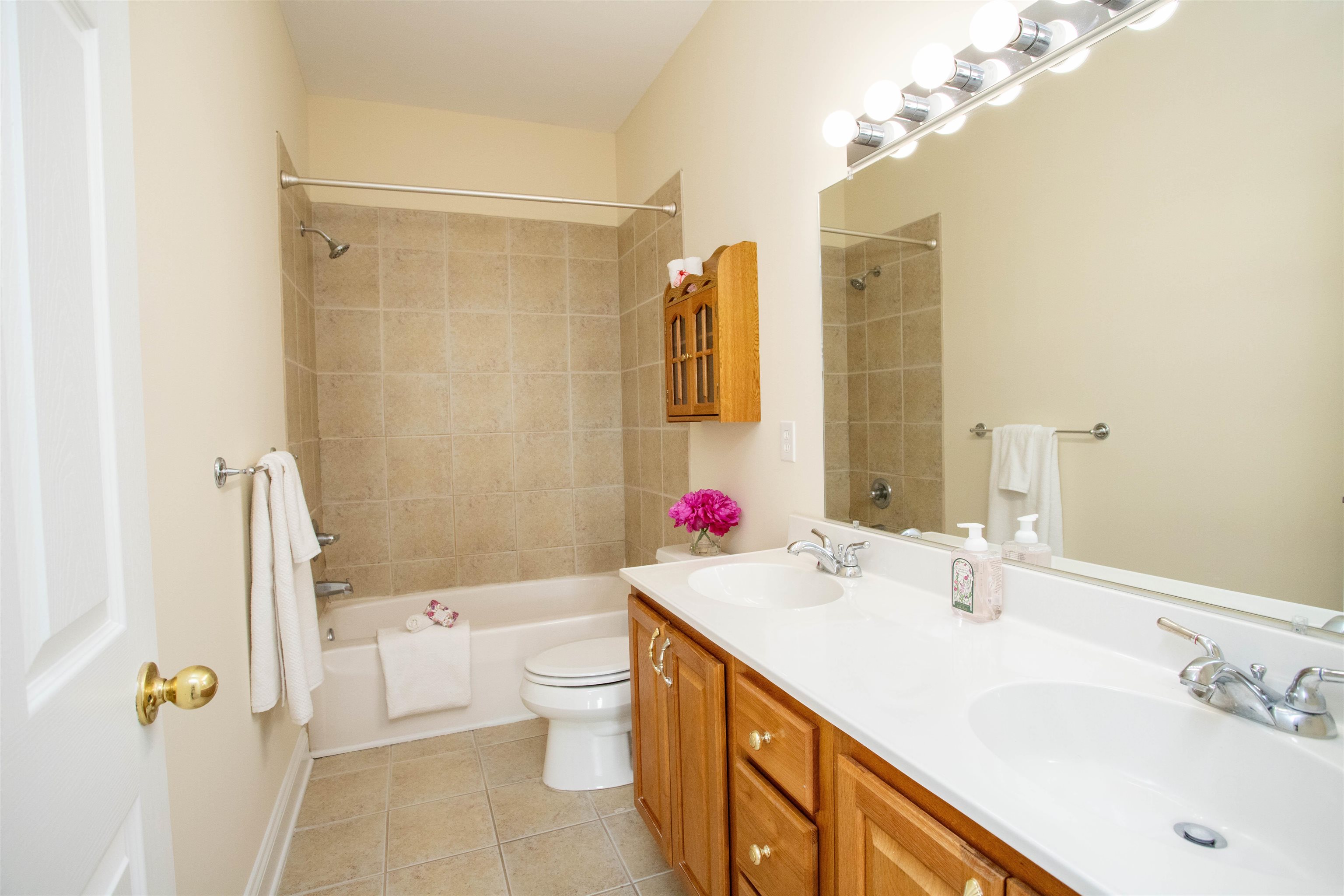 33 WINDGATE CIR Unit: 201