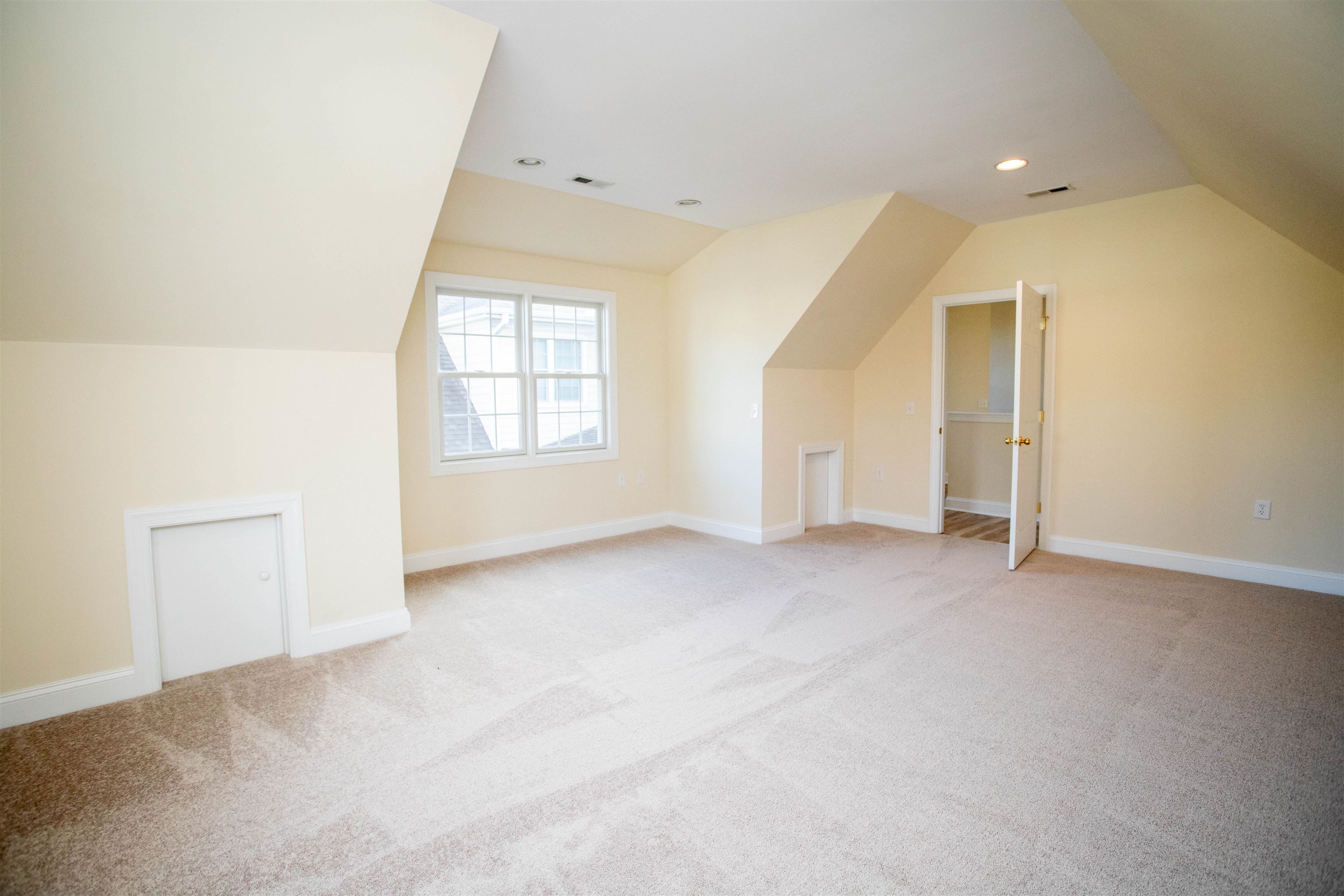 33 WINDGATE CIR Unit: 201