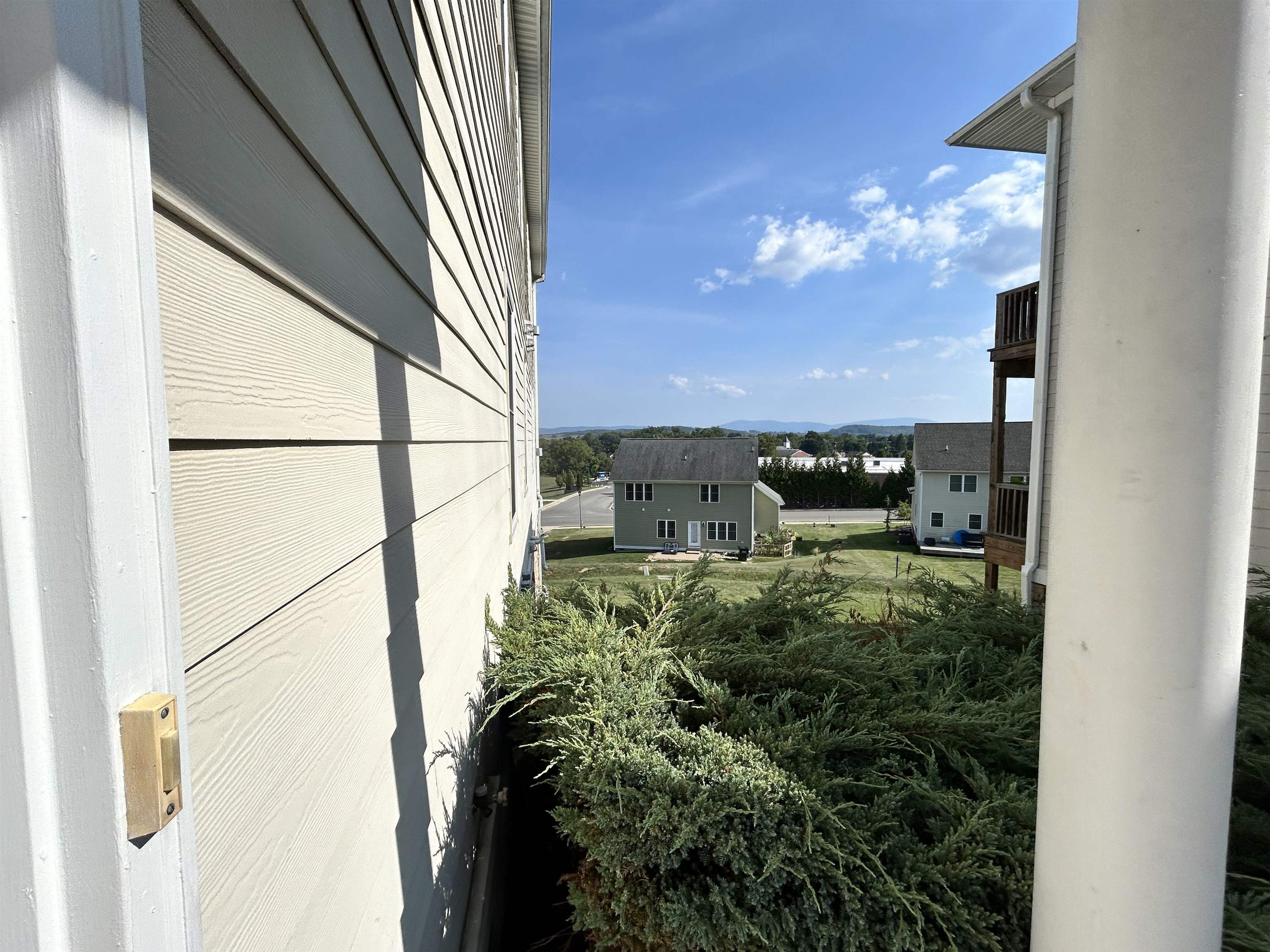 33 WINDGATE CIR Unit: 201