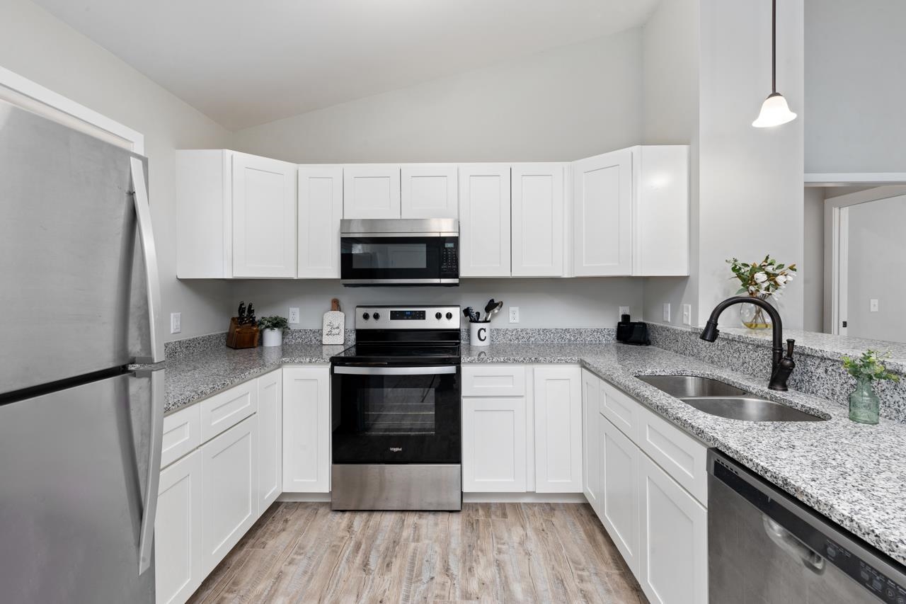 2330 WHITESTONE DR