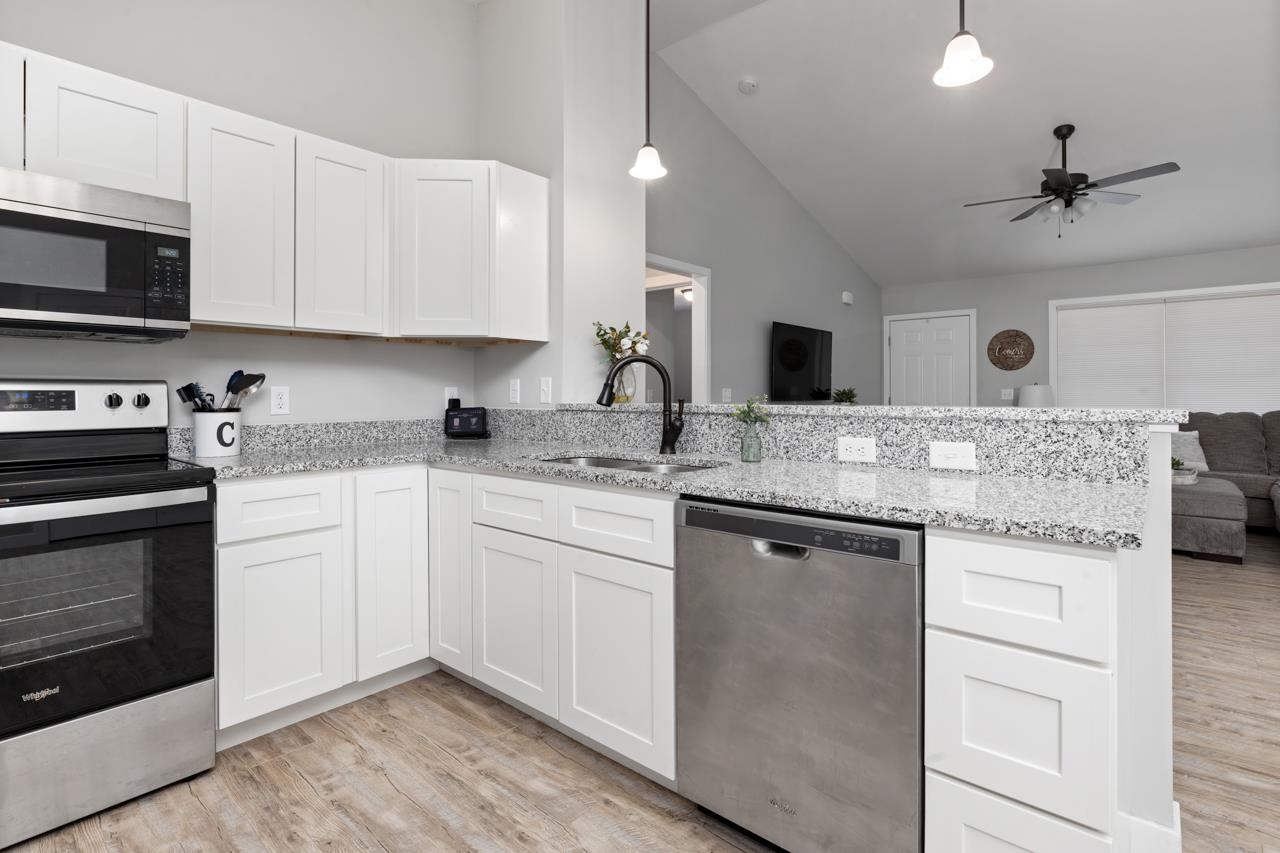 2330 WHITESTONE DR