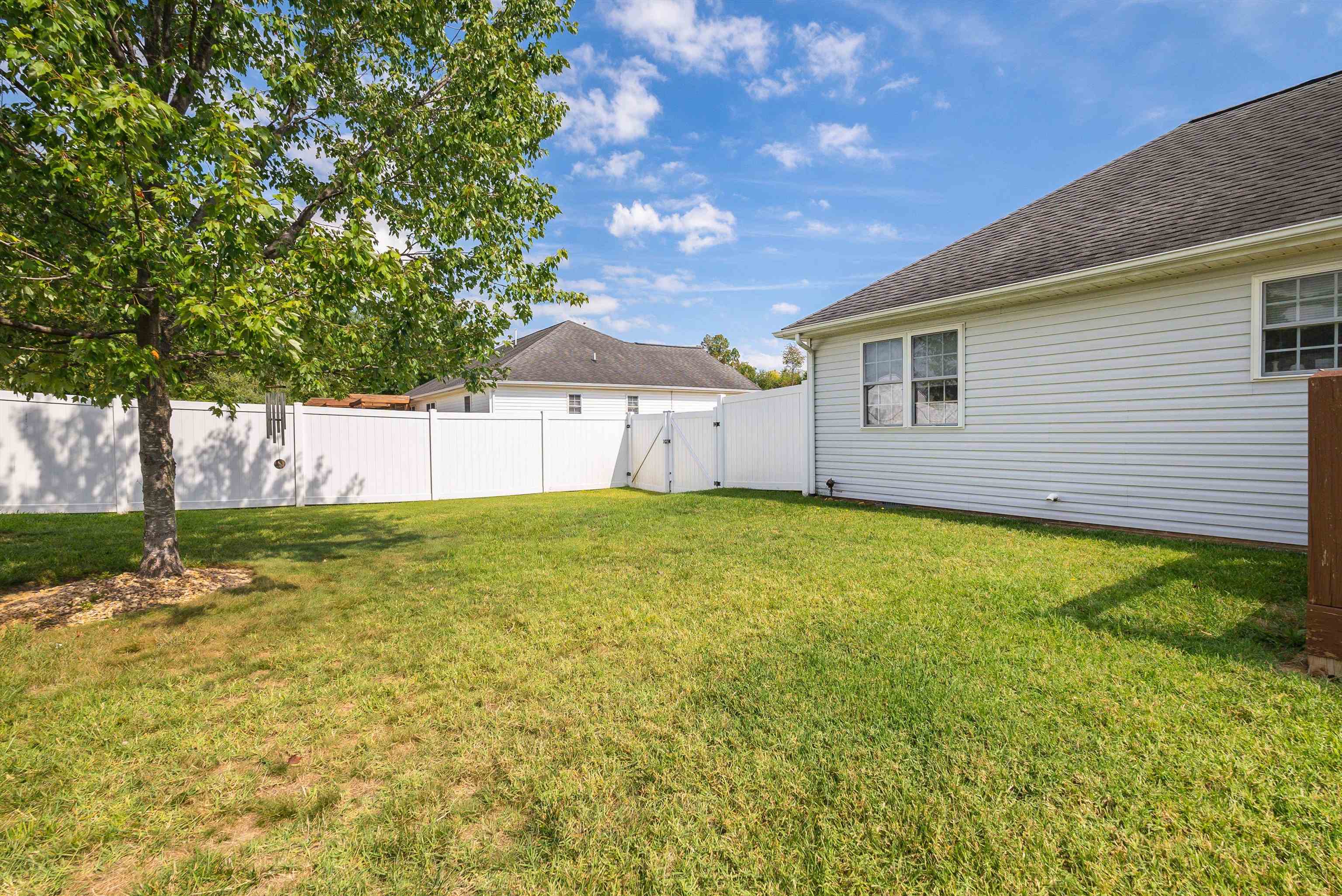100 FALL RIDGE DR