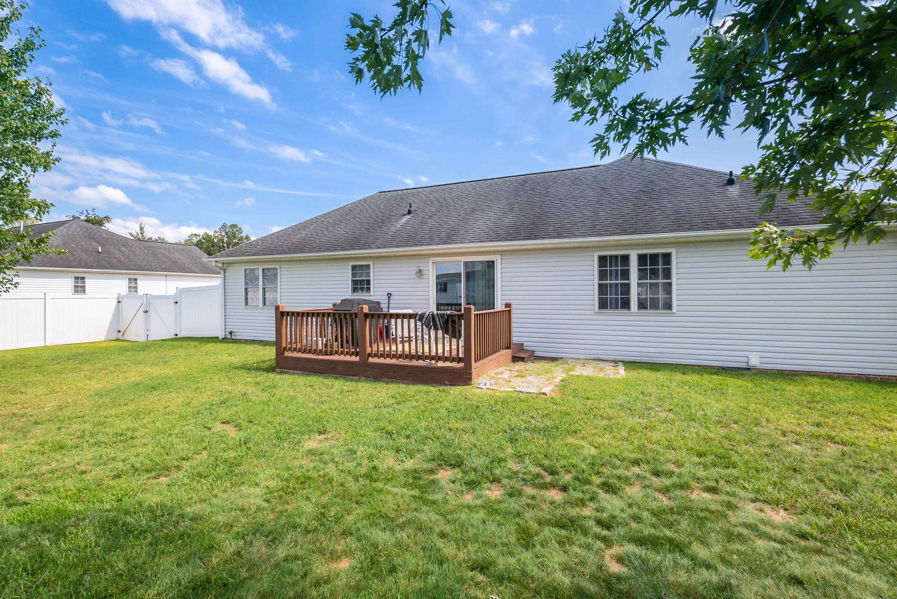 100 FALL RIDGE DR