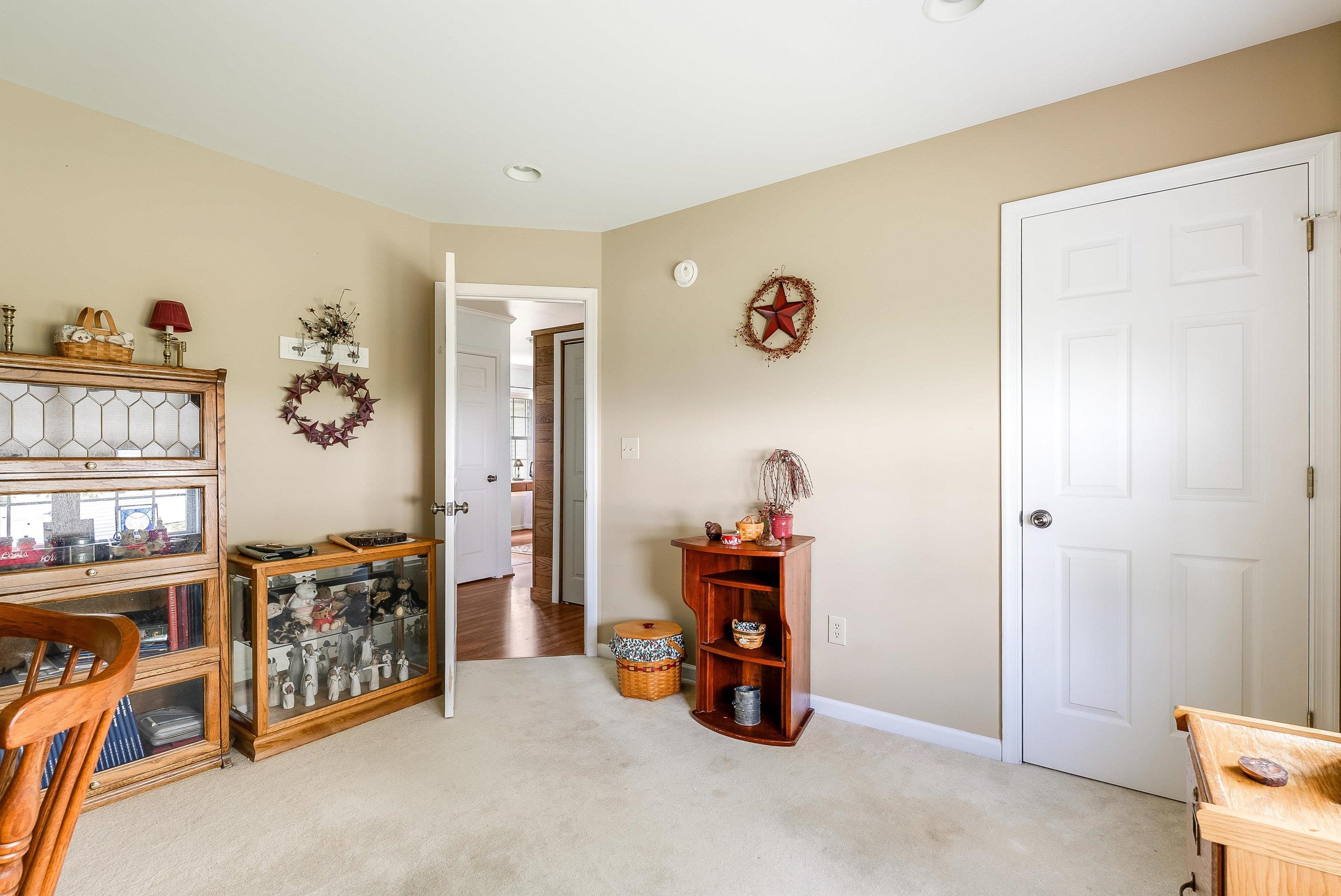 100 FALL RIDGE DR