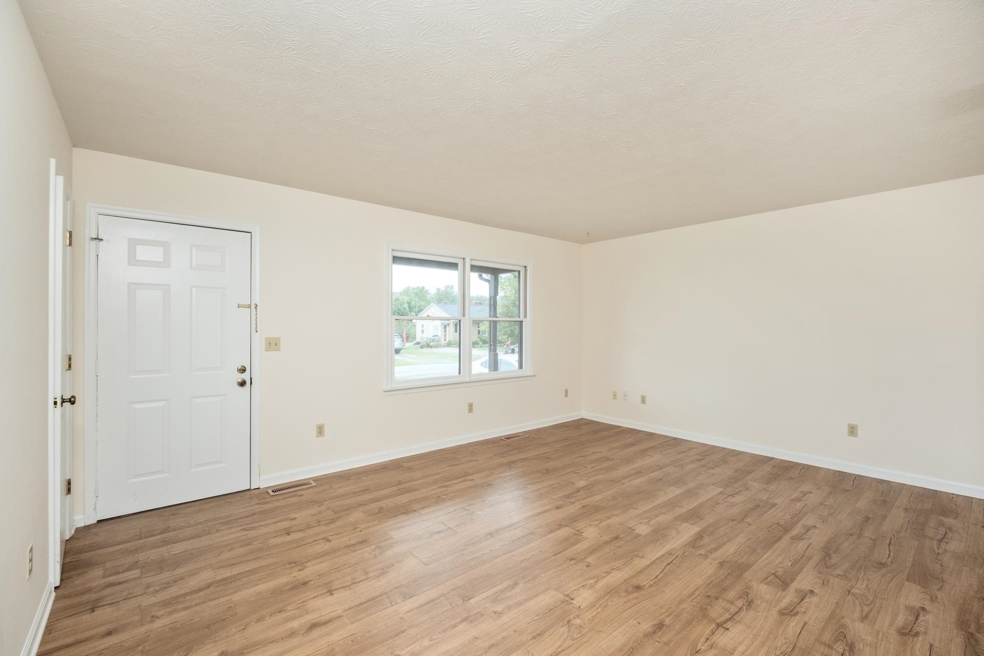 817 MAPLE AVE