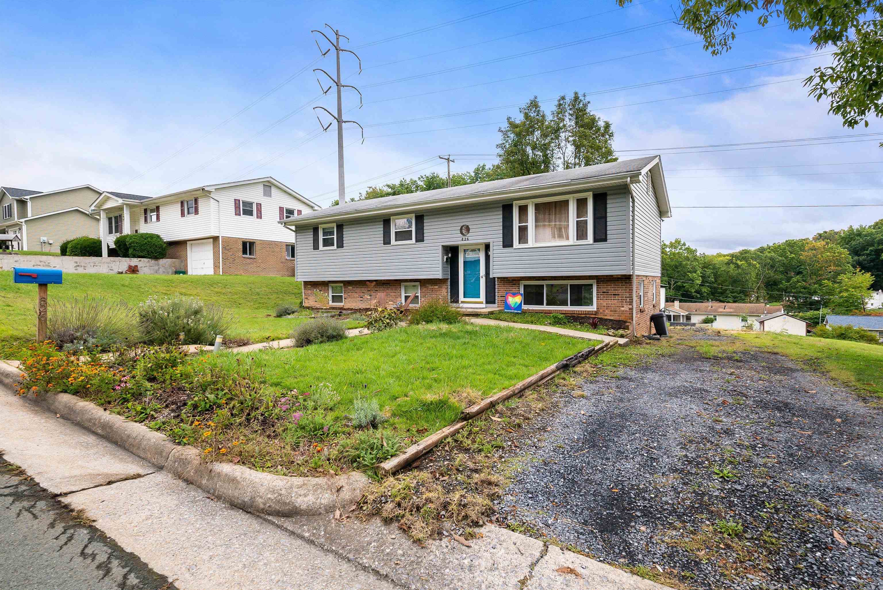 826 PAUL ST
