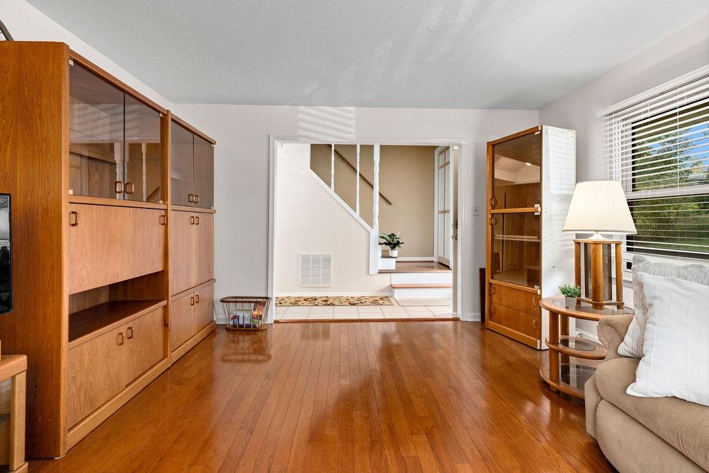 820 MT ELLIOT AVE