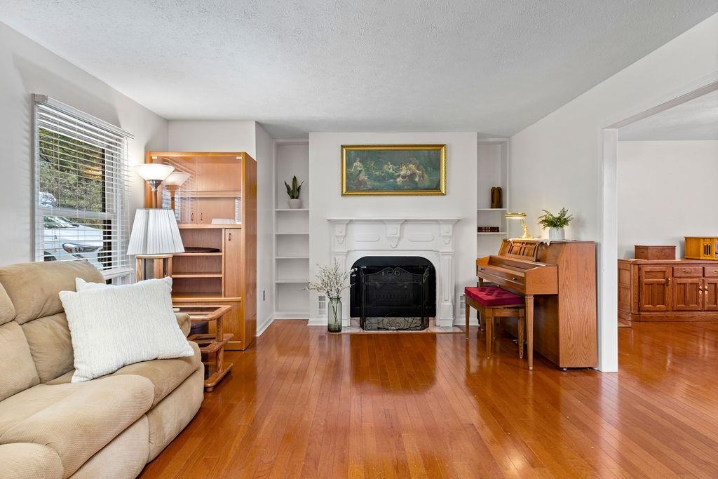 820 MT ELLIOT AVE