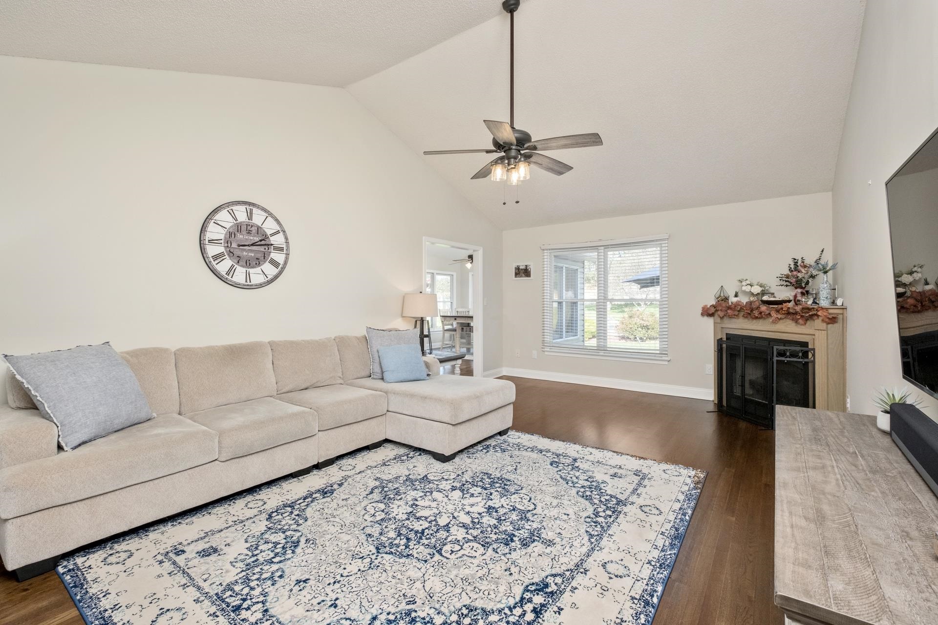2404 DAVIS RD