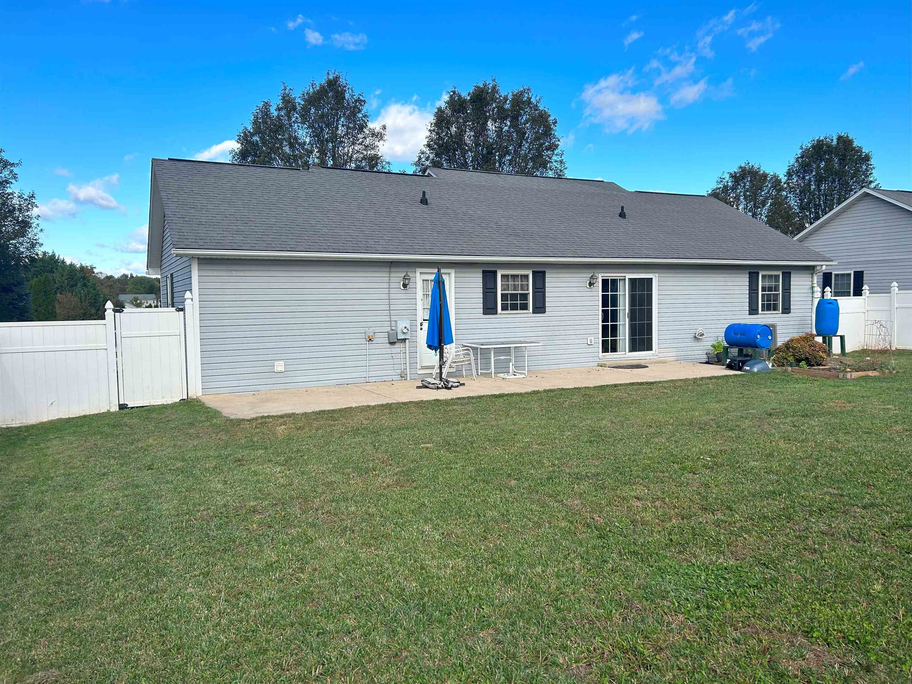 34 SOUTH FOXHALL LN
