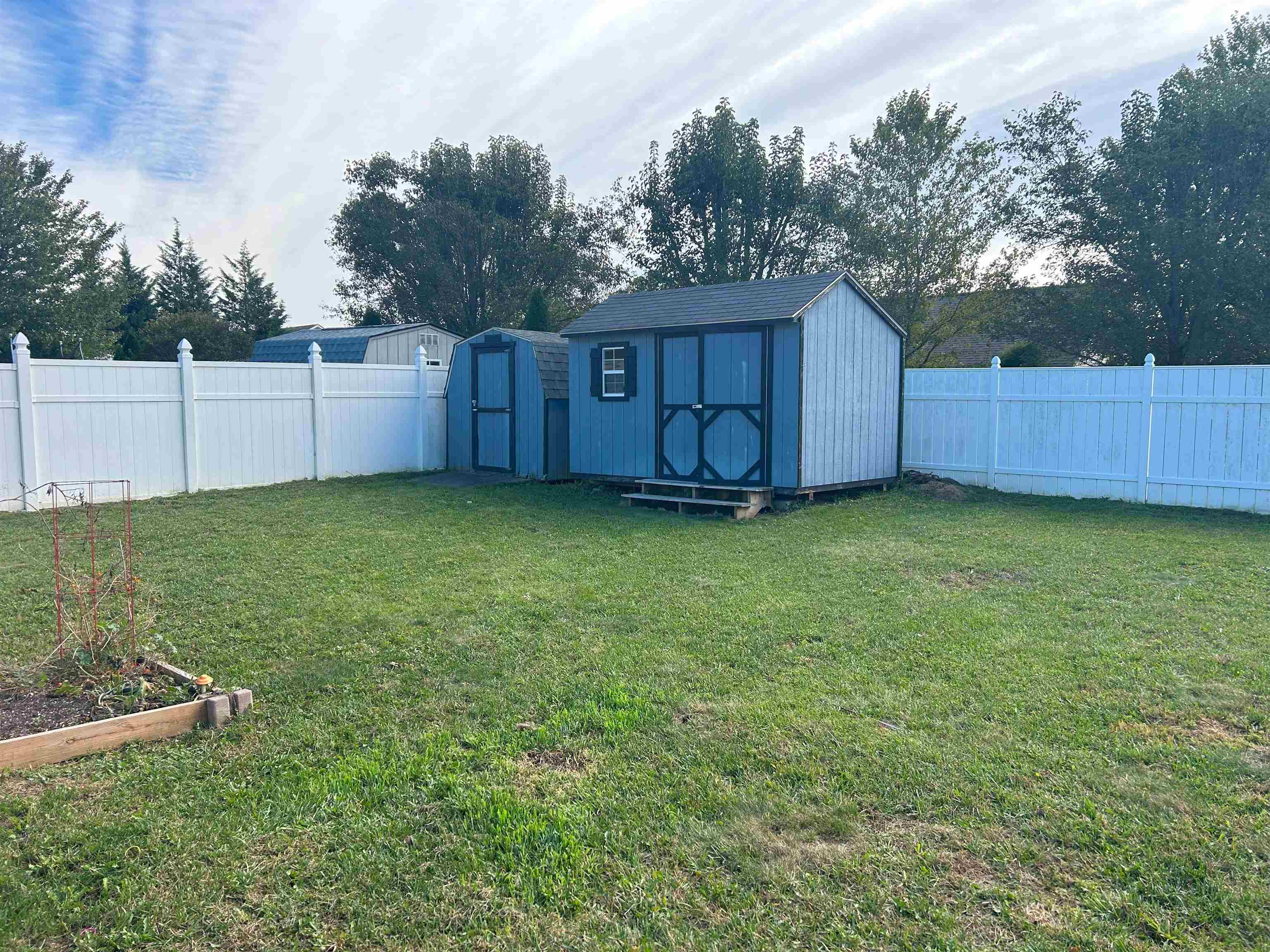 34 SOUTH FOXHALL LN