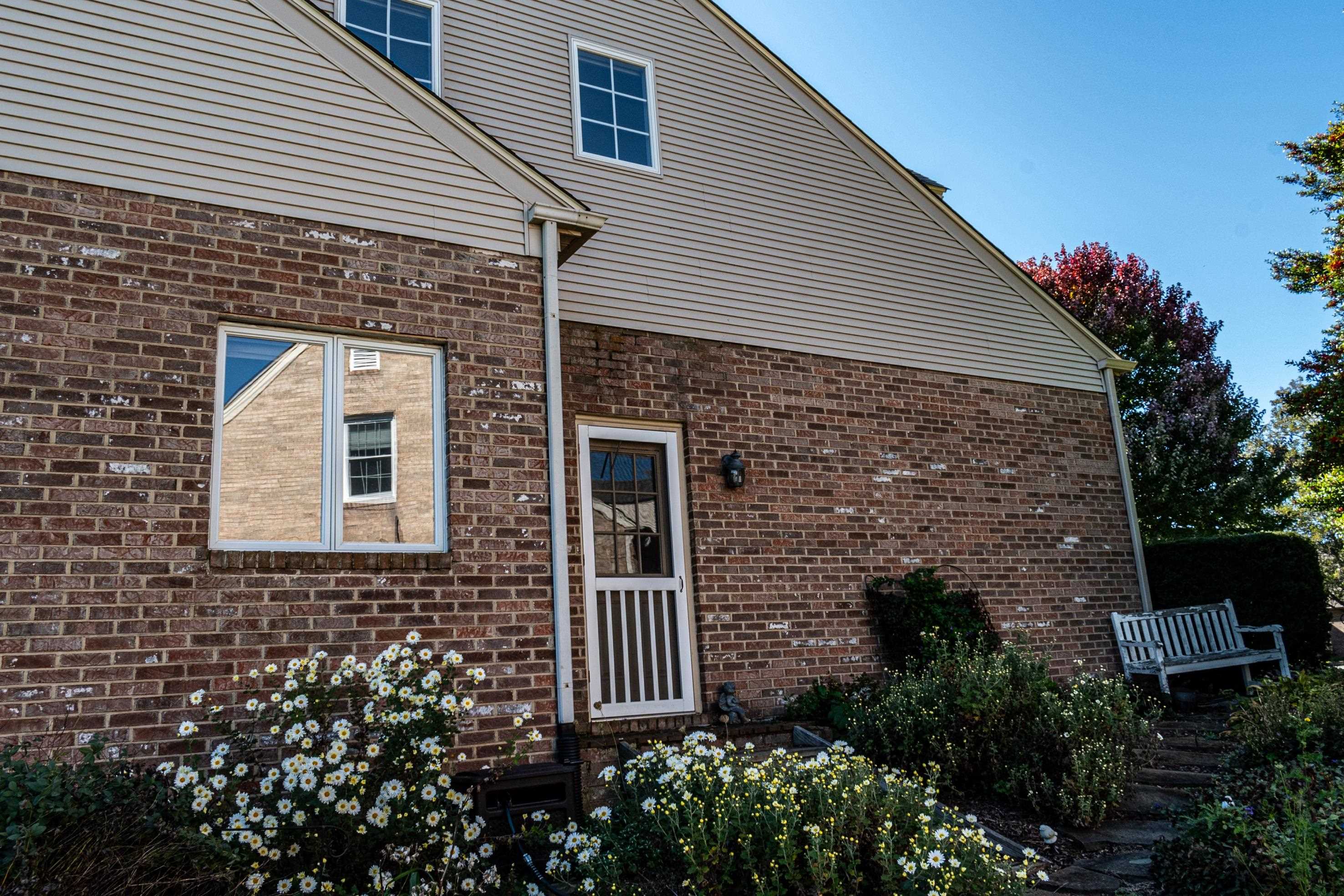 41 NICOLSON DR