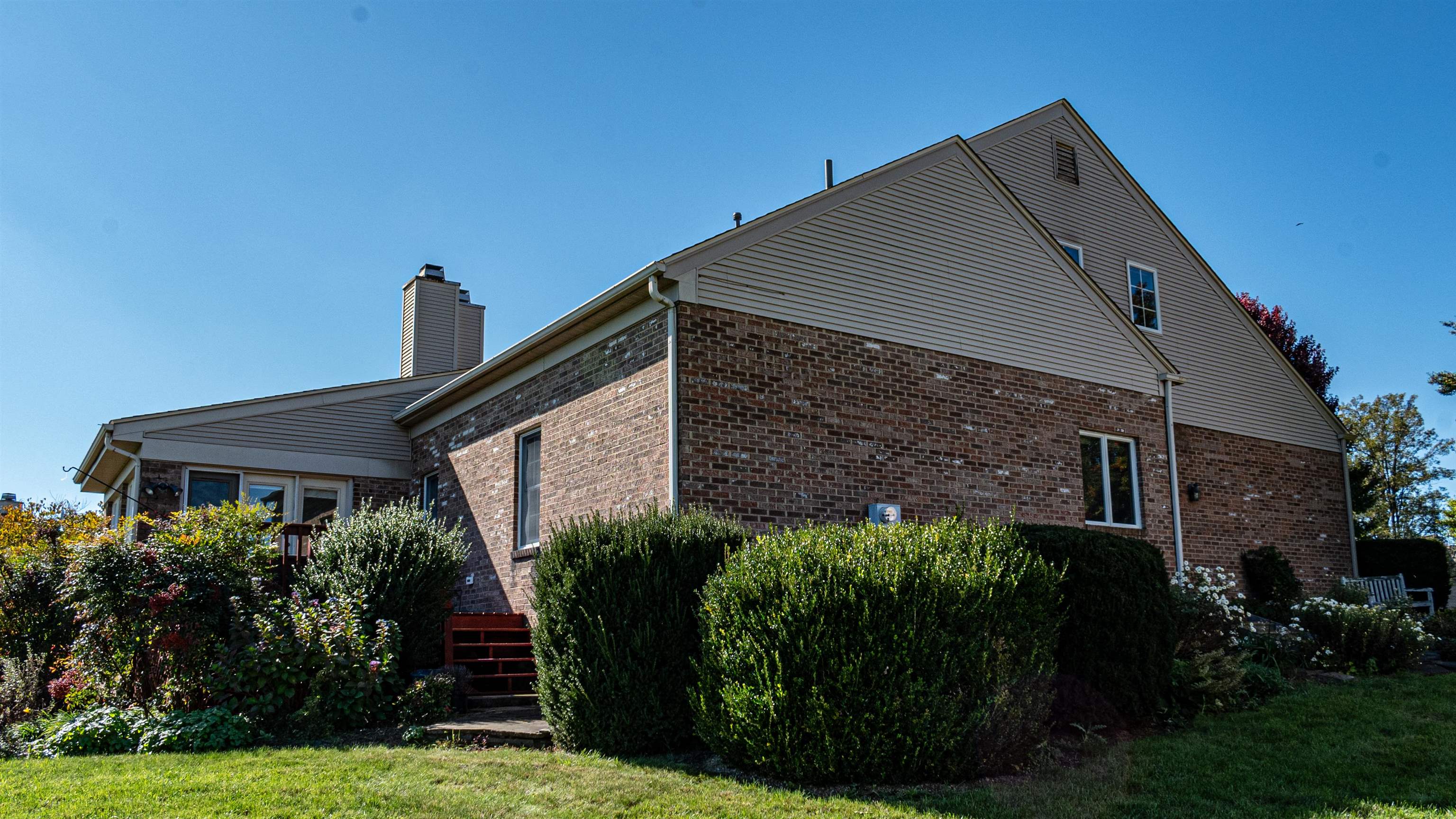 41 NICOLSON DR