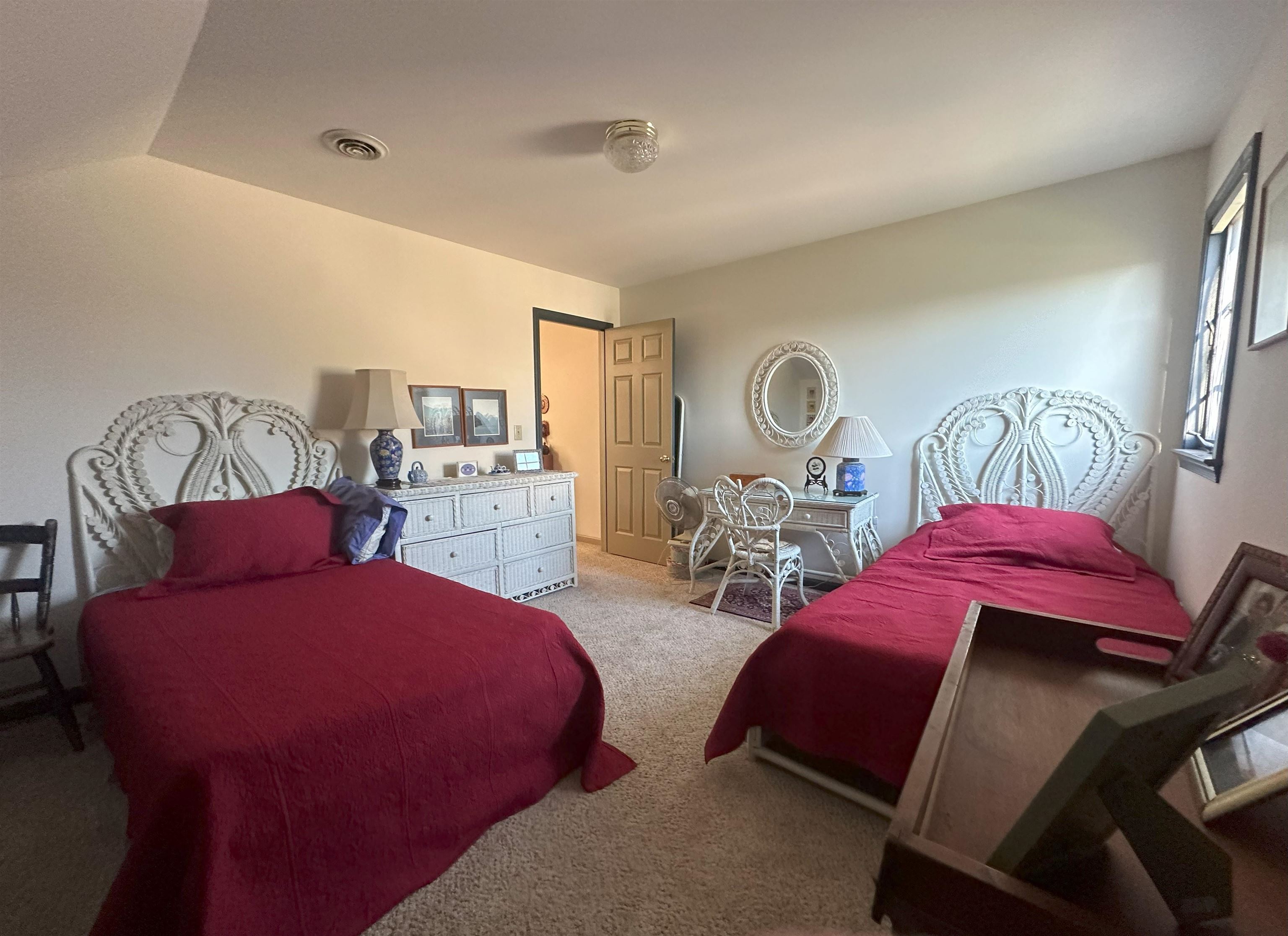 41 NICOLSON DR