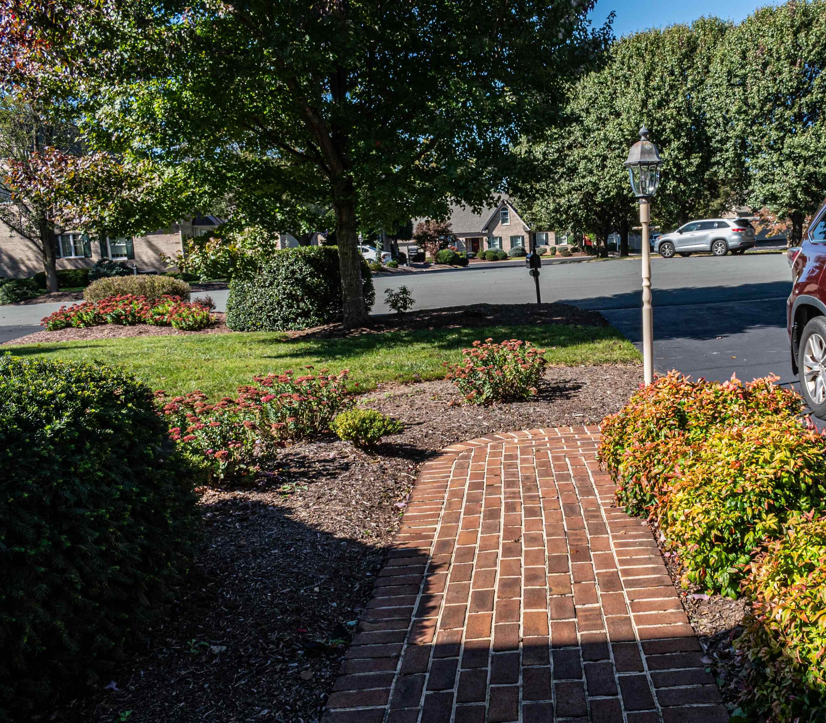 41 NICOLSON DR