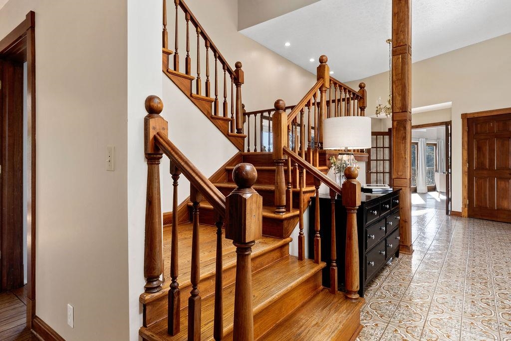 952 FAIRWAY DR