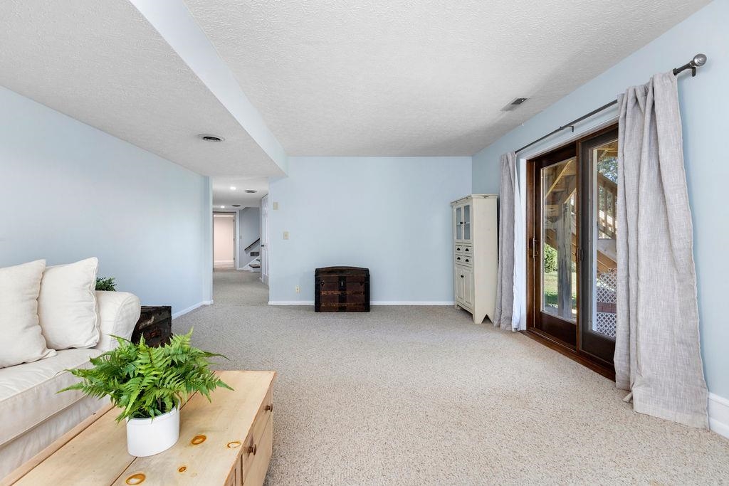952 FAIRWAY DR