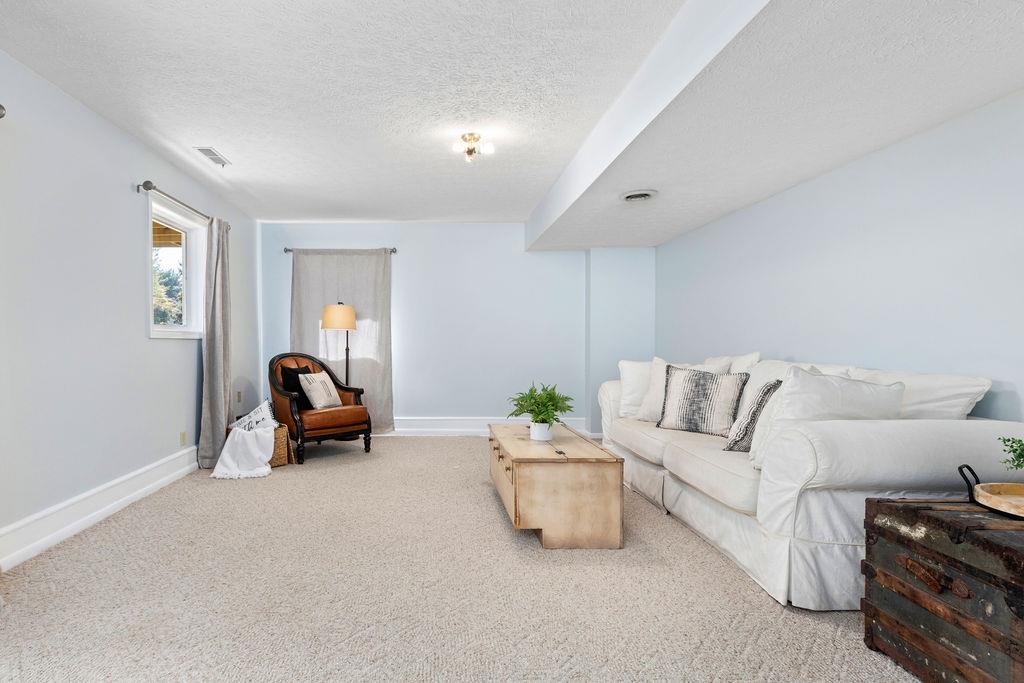 952 FAIRWAY DR