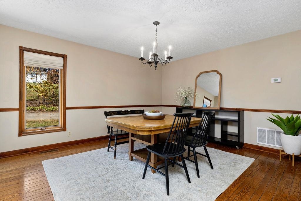 952 FAIRWAY DR