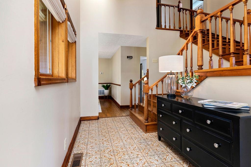 952 FAIRWAY DR