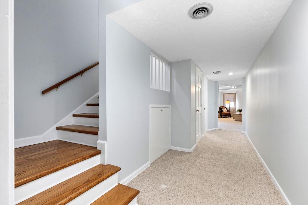952 FAIRWAY DR