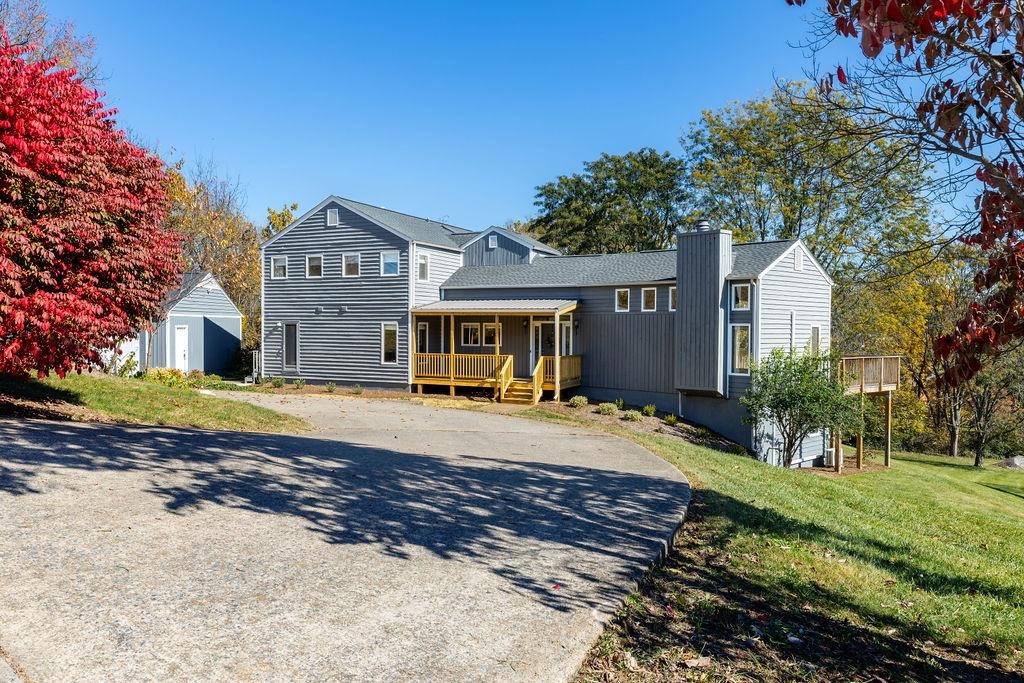 952 FAIRWAY DR