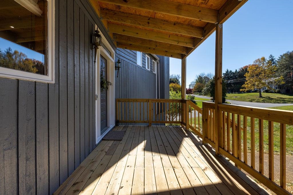 952 FAIRWAY DR