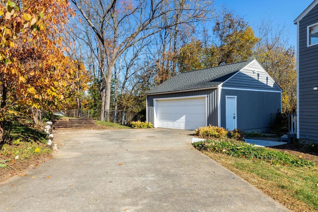 952 FAIRWAY DR