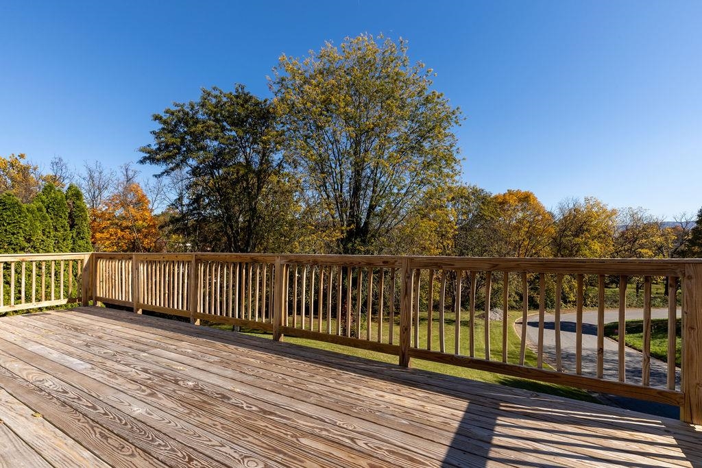 952 FAIRWAY DR