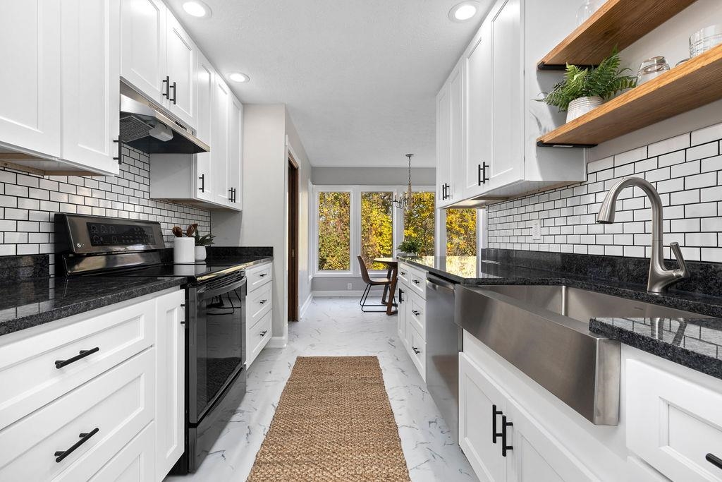 952 FAIRWAY DR