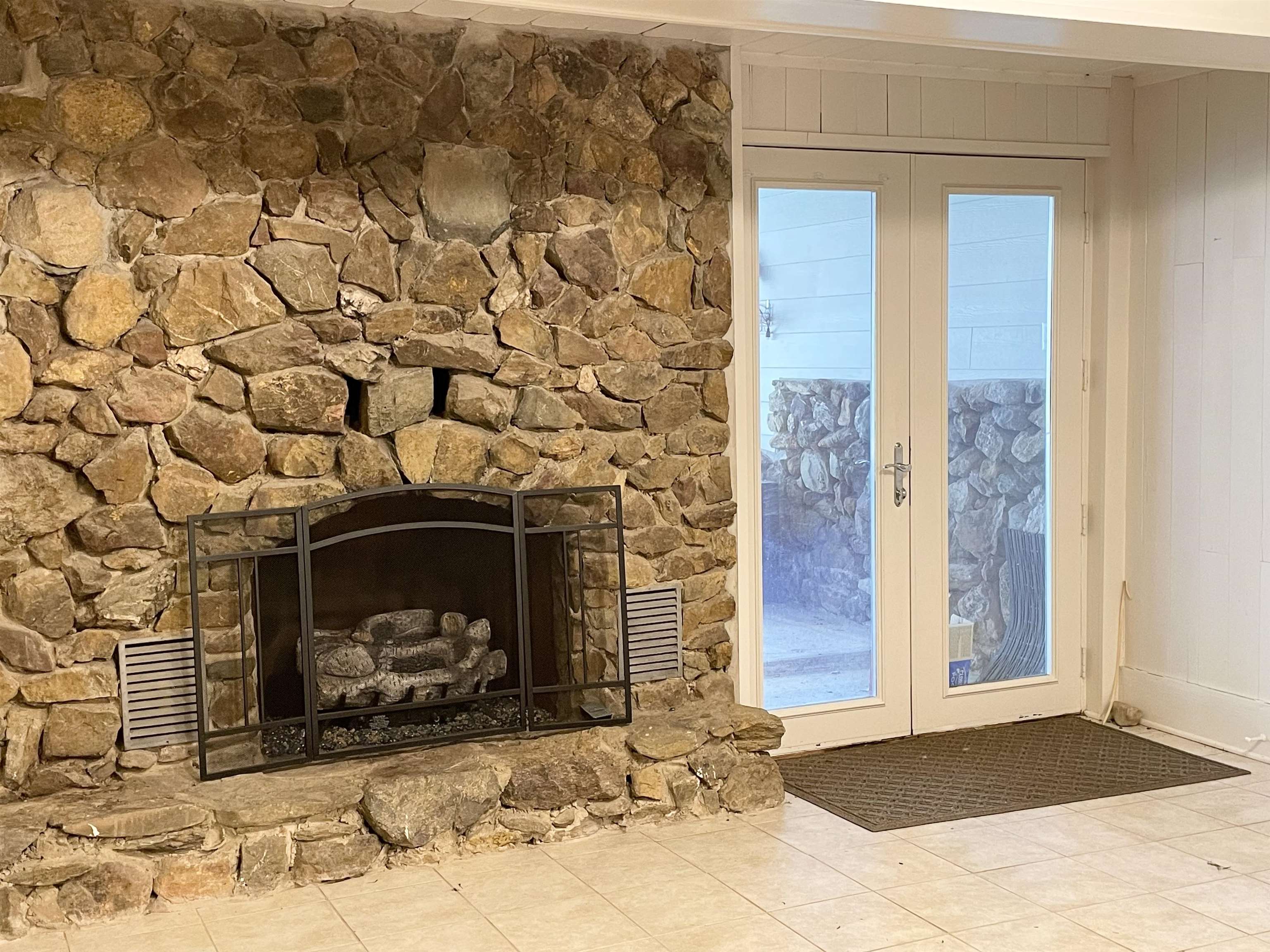 18 MISTY HILL LN