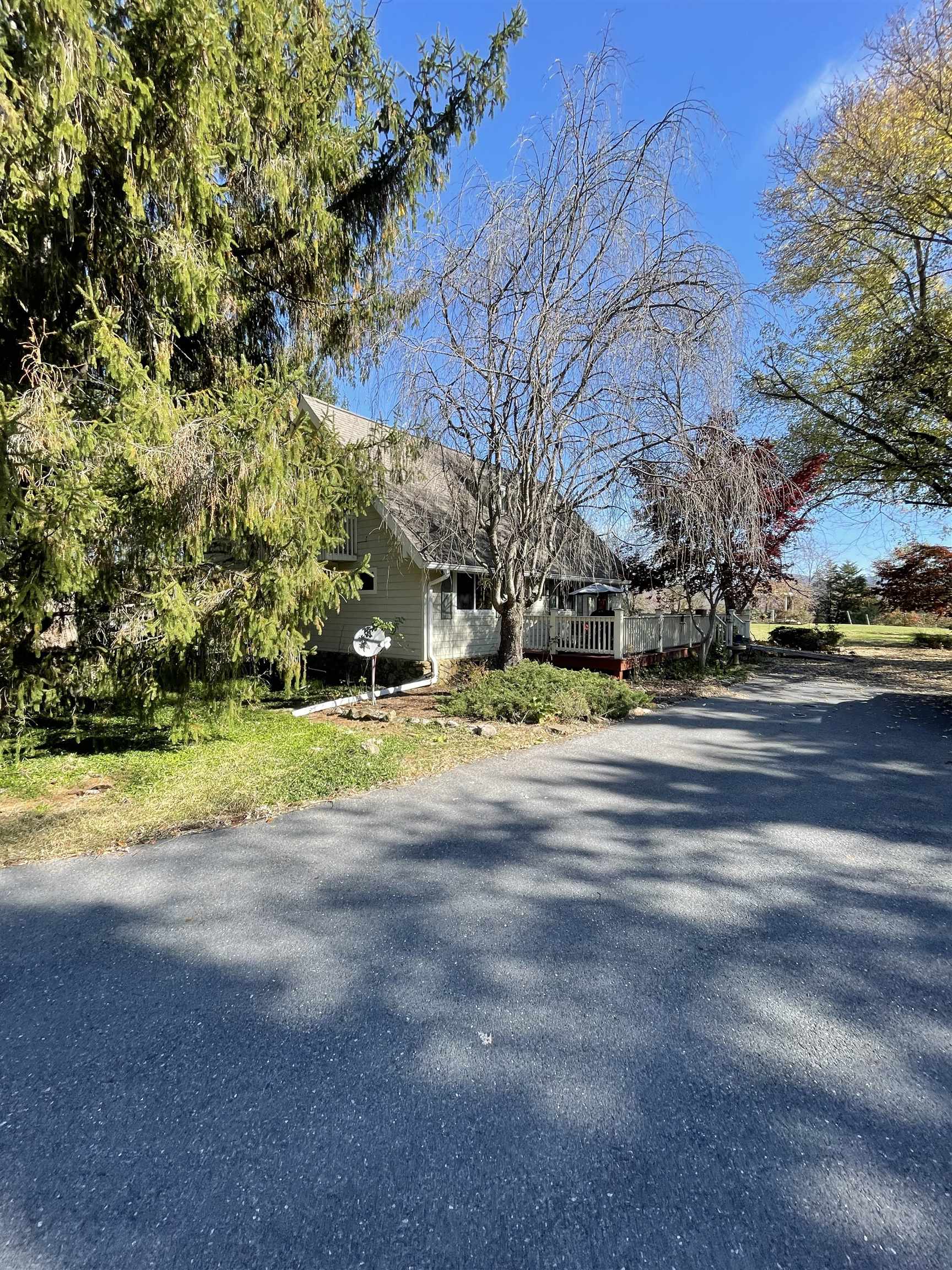18 MISTY HILL LN