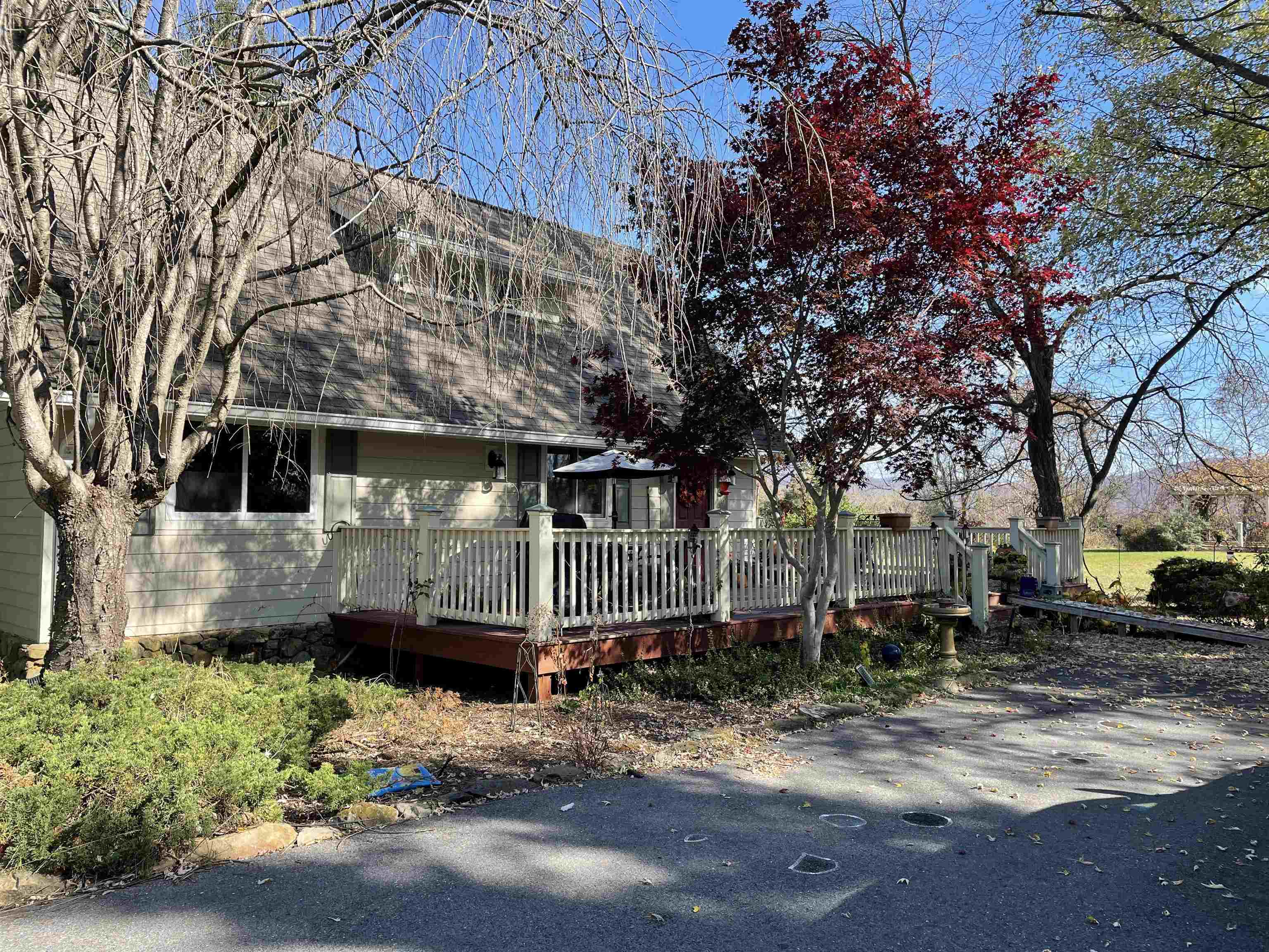 18 MISTY HILL LN