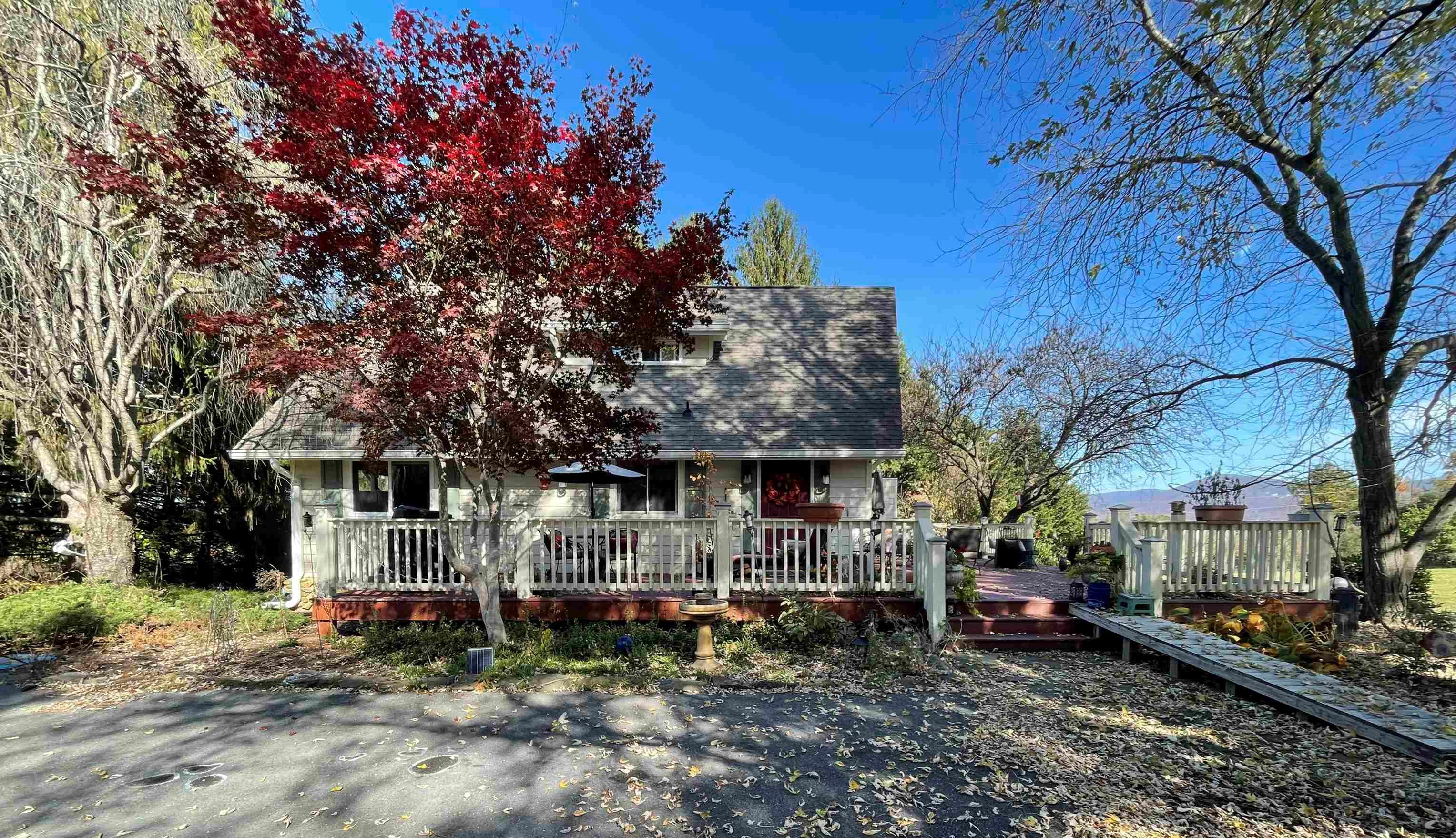 18 MISTY HILL LN