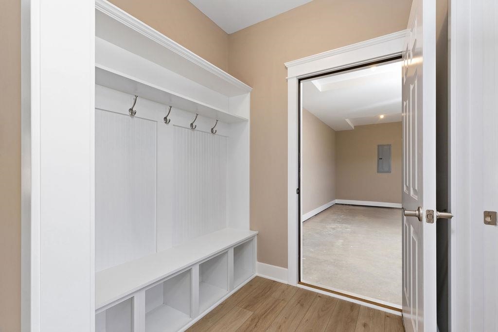 23 ALMA ANN LN