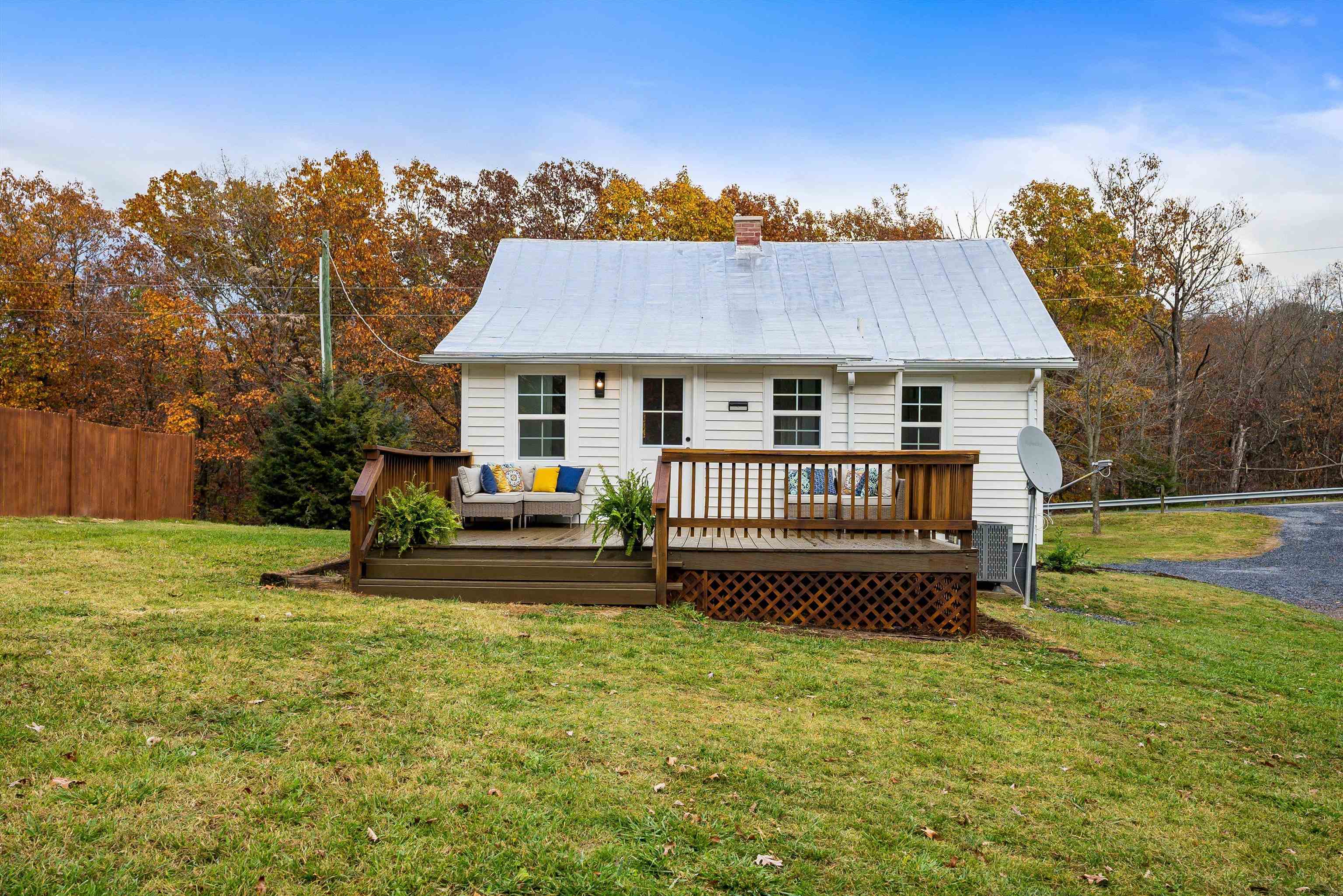 671 INDIAN MOUND RD