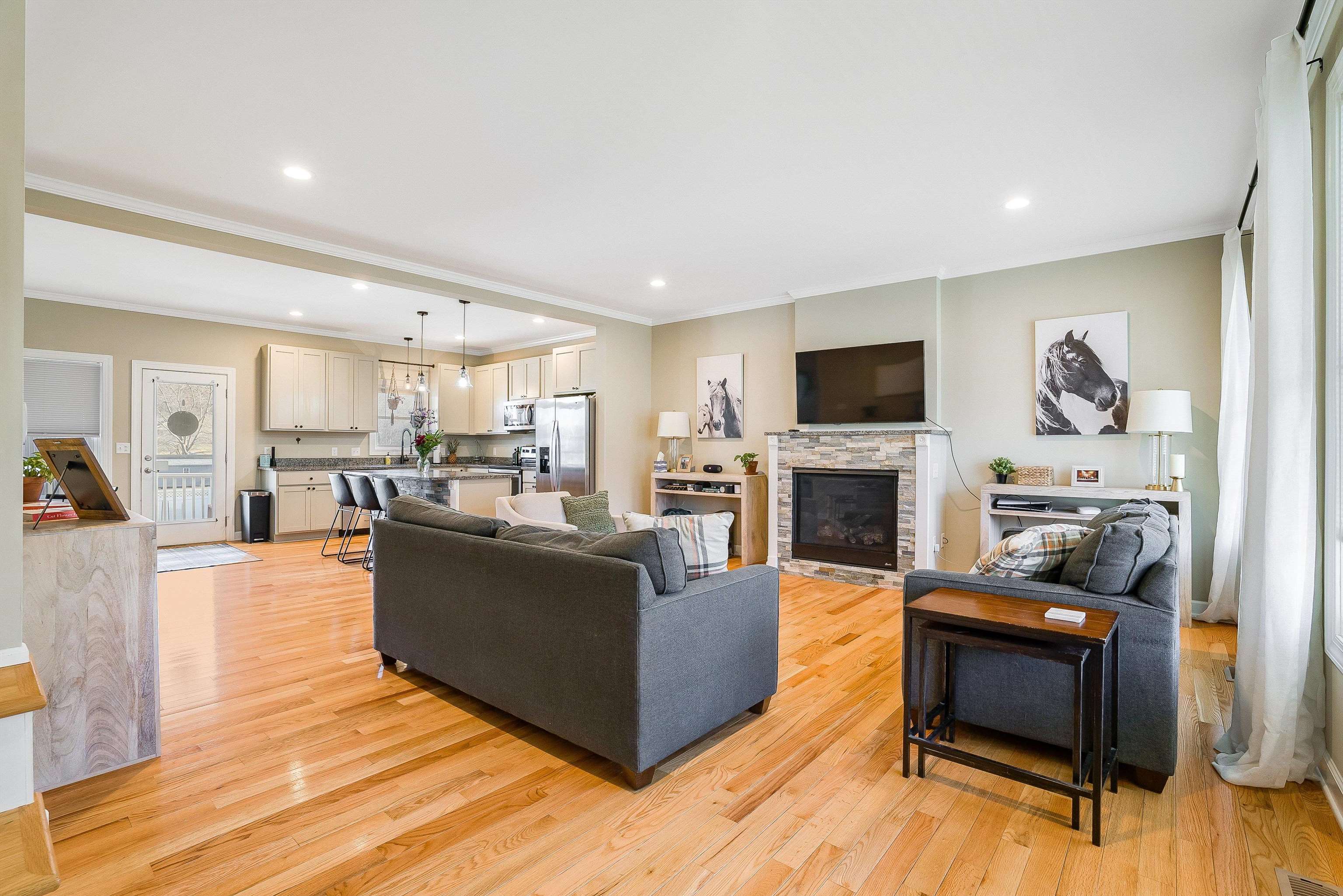 182 MONTGOMERY RD